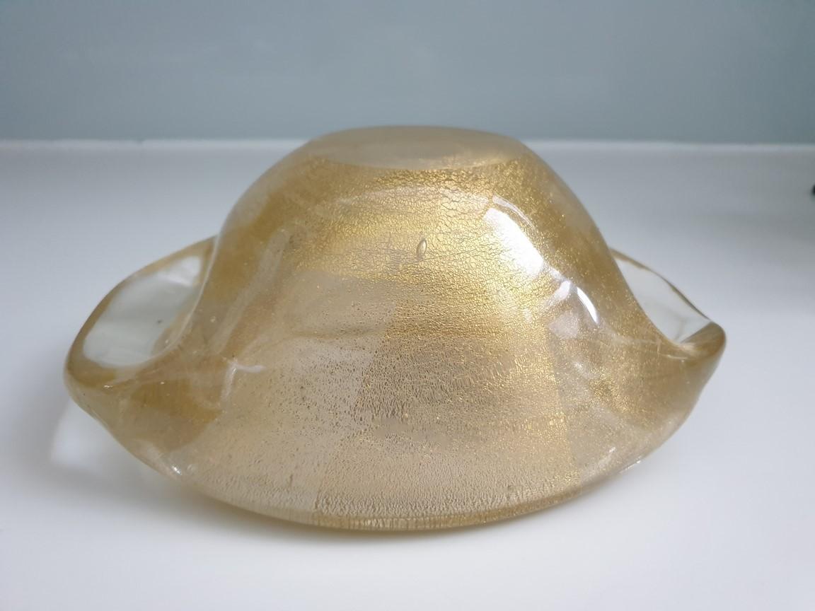 Beautiful vintage well sized Murano hand blown glass bowl. The bowl is fashioned using the famous Sommerso technique, creating clear bubbles in champagne or caramel colour with gold flecks. This is most likely the work of the famous Venini glass