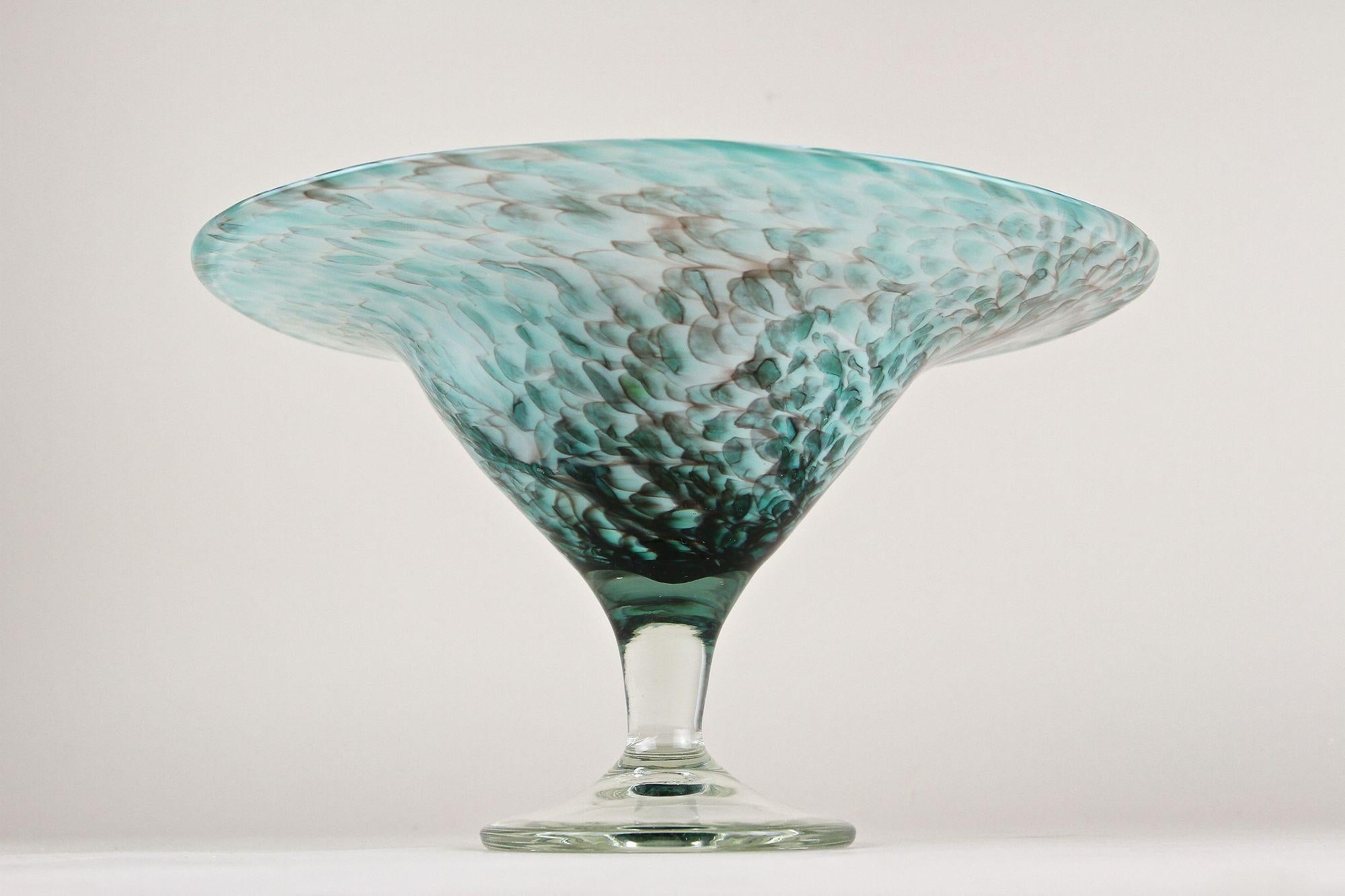 Ciotola/centrotavola in vetro del Mid Century Modern, firmata, DE 1970 ca. in vendita 5