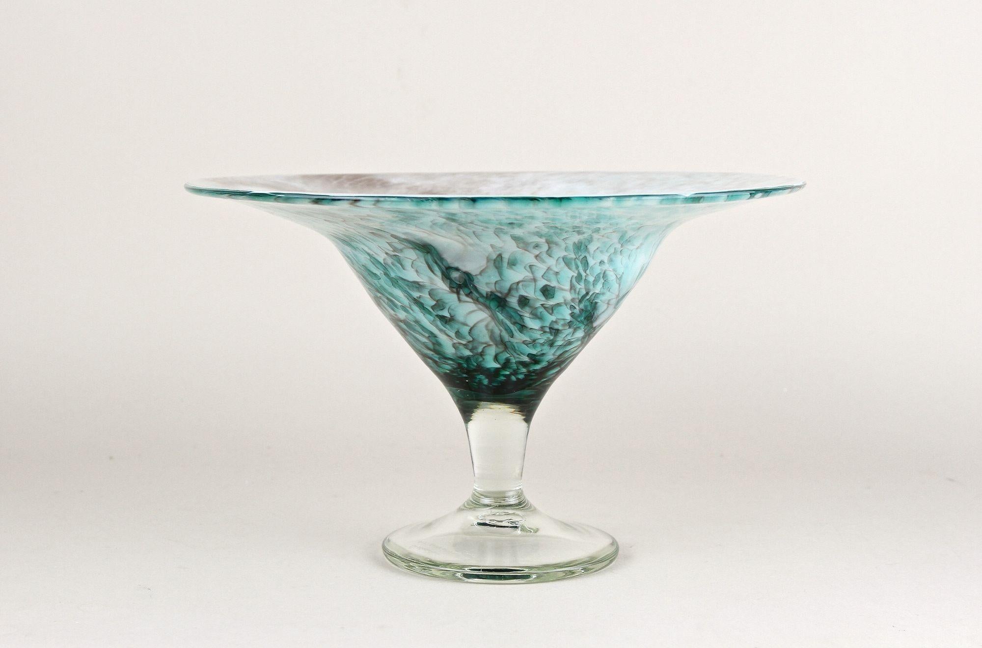 Austriaco Ciotola/centrotavola in vetro del Mid Century Modern, firmata, DE 1970 ca. in vendita