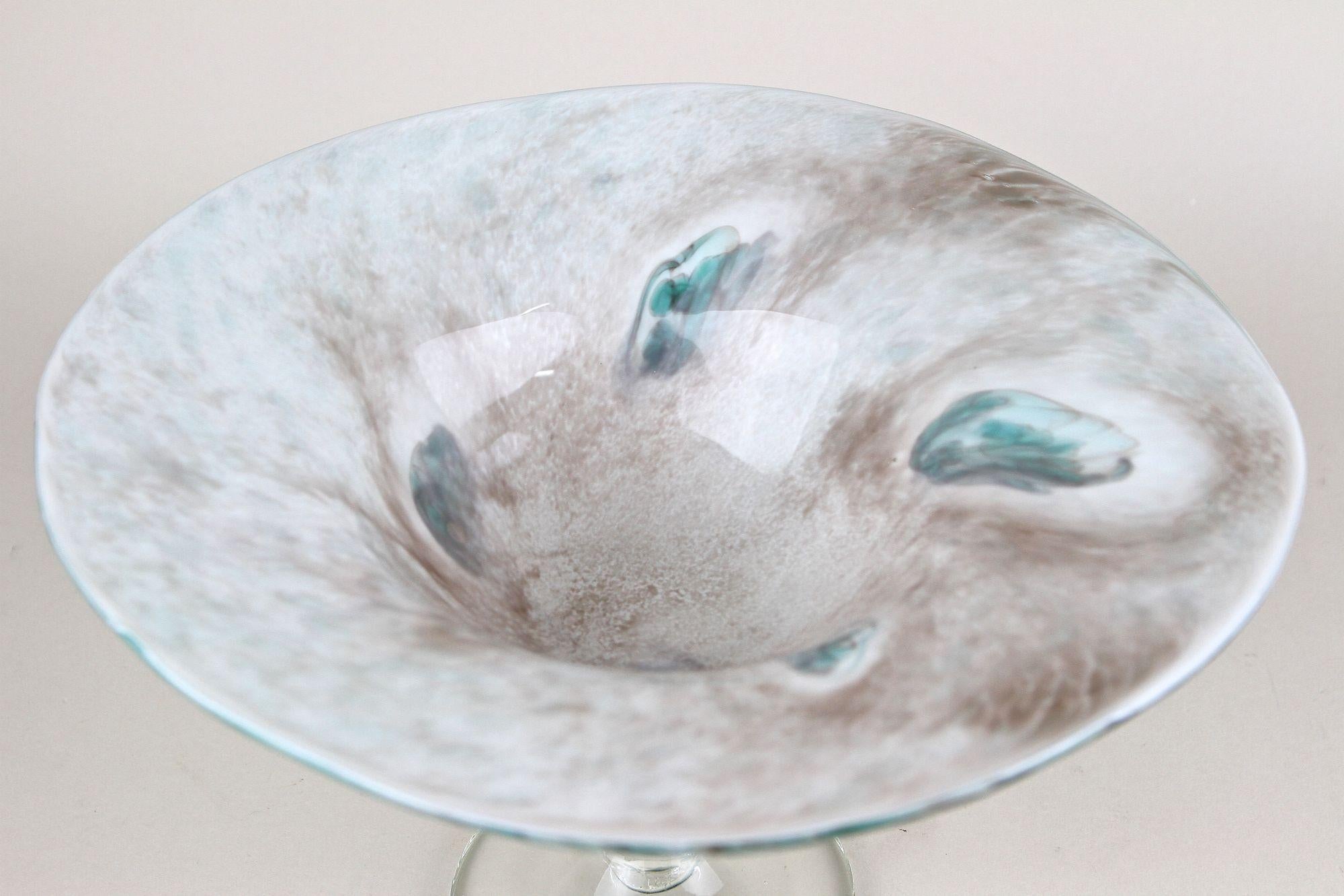 Ciotola/centrotavola in vetro del Mid Century Modern, firmata, DE 1970 ca. in vendita 1