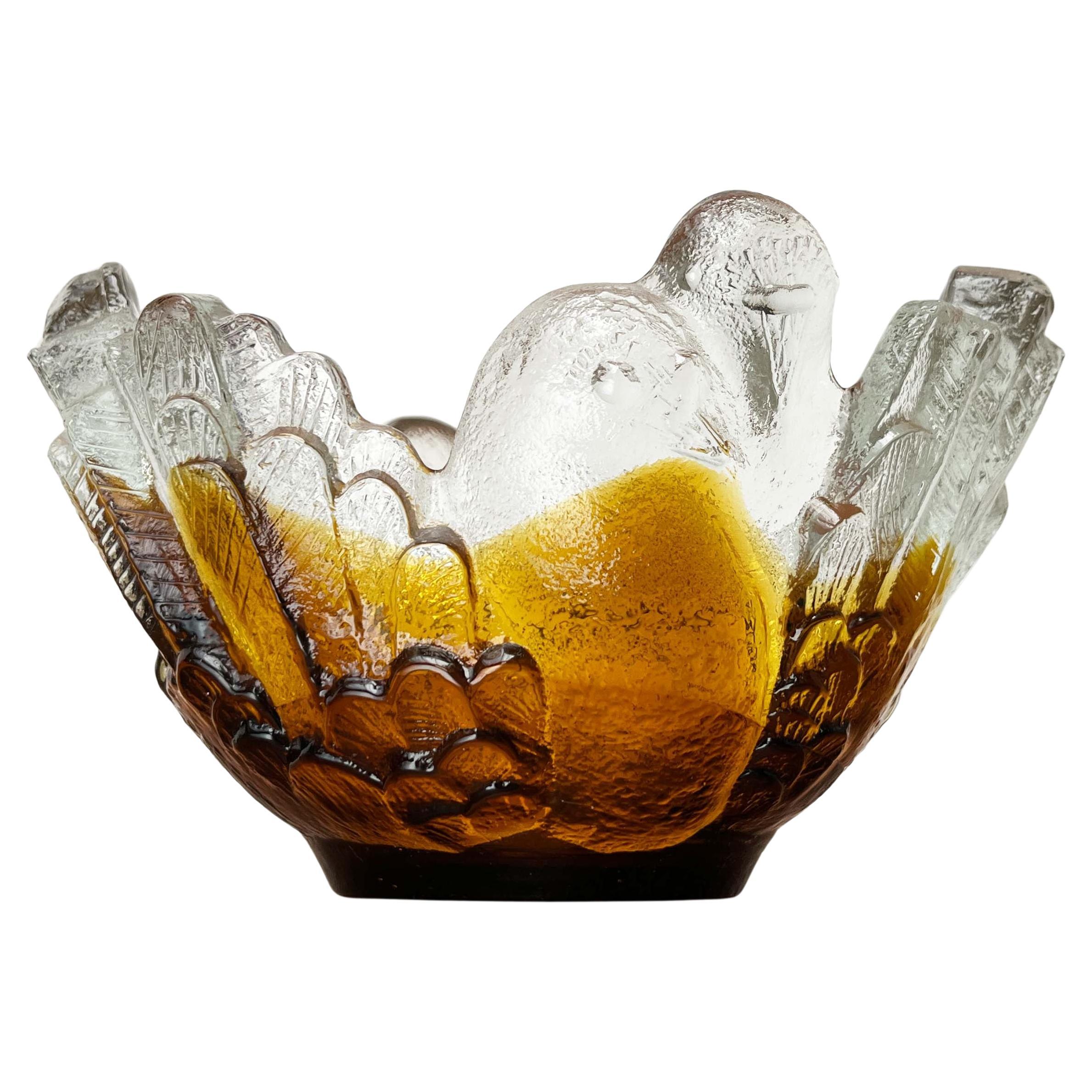 Moderne Glasschale mit Taubenmotiv Pertti Santalahti Kumela 1960er Jahre im Angebot