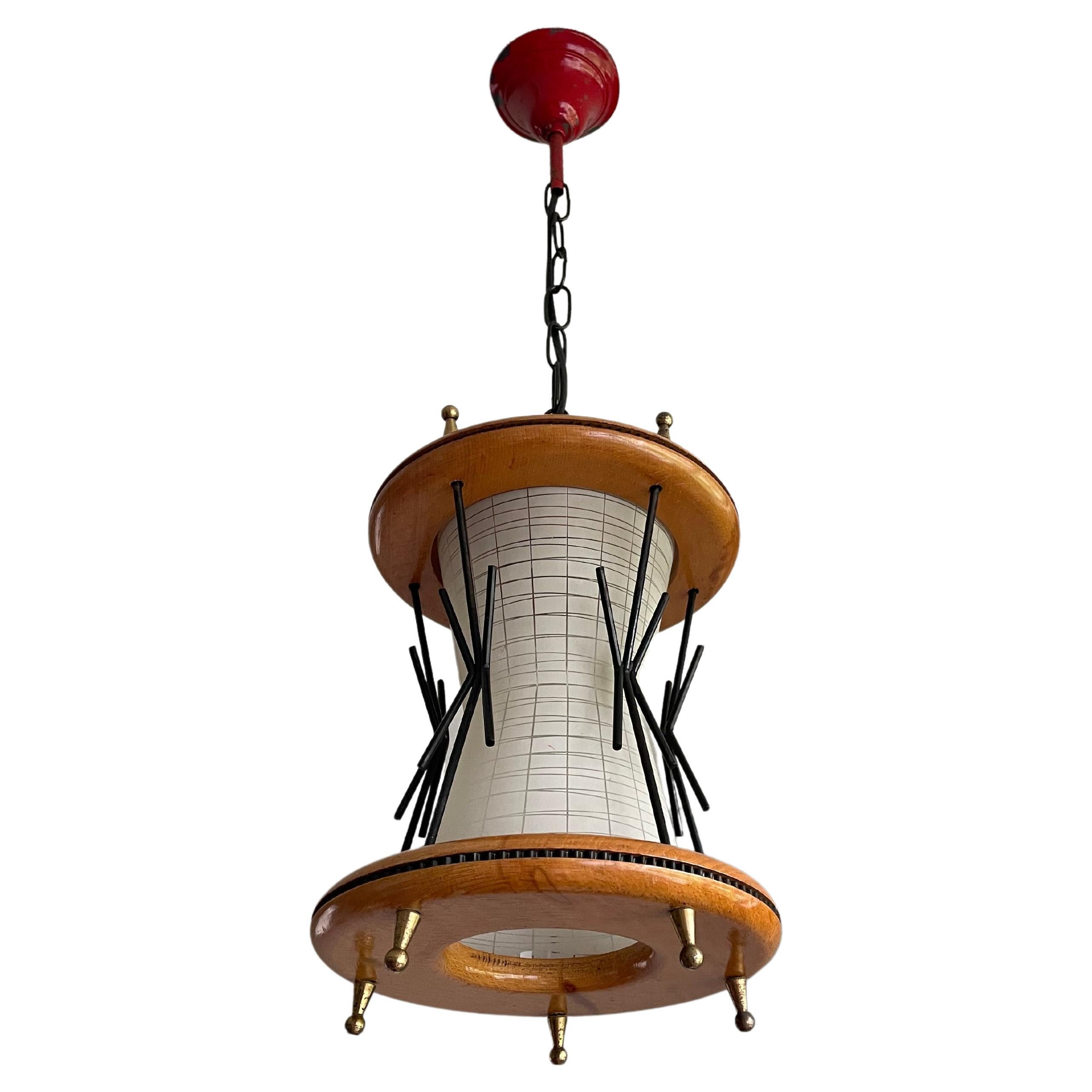 Lampe à suspension moderne du milieu du siècle dernier, en verre, laiton et bois, ère spatiale, années 1960