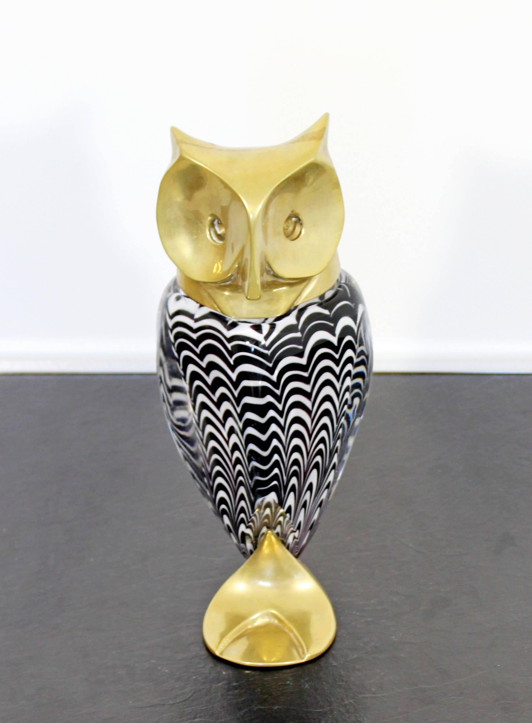 For your consideration is a phenomenal, glass and brass bronze table sculpture of an owl, designed by Luca Bojola, made in Italy. In excellent condition. The dimensions are 4.5