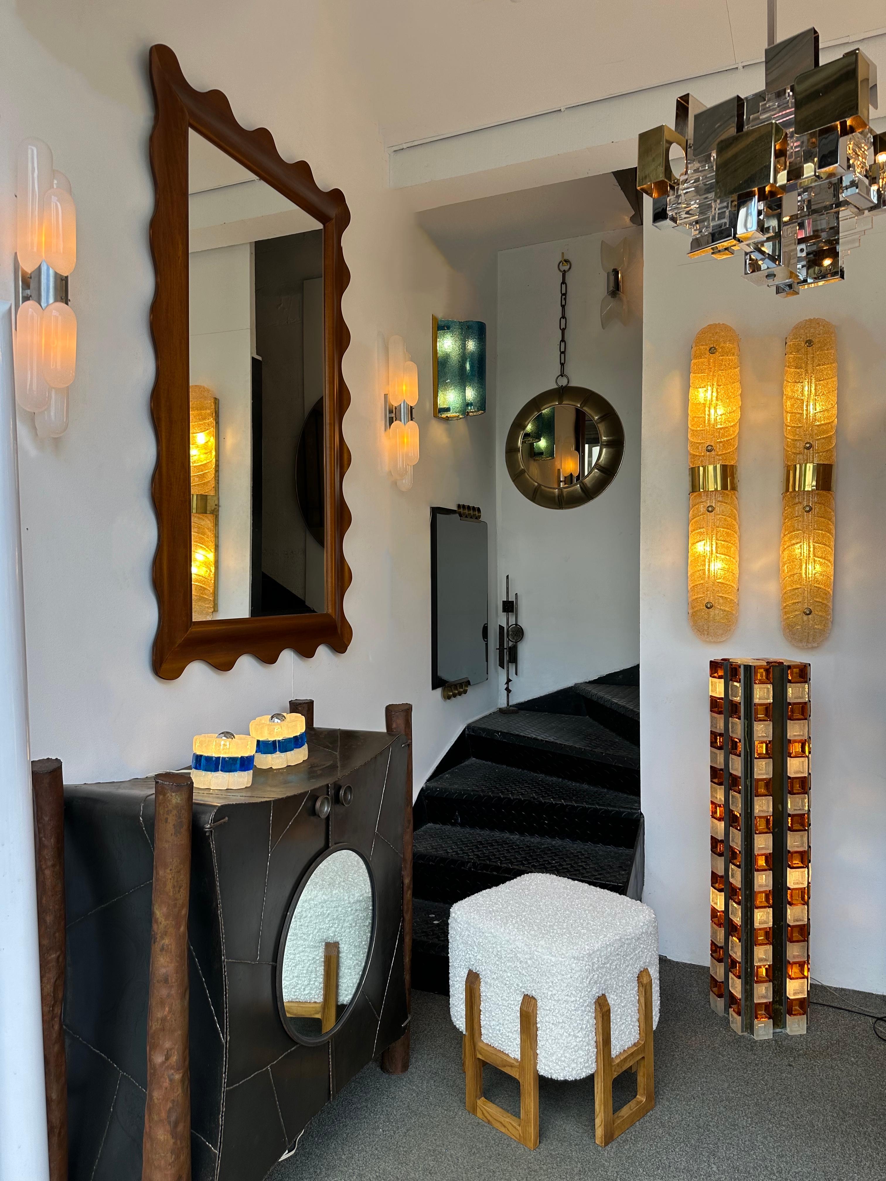 Rare Mid-Century Modern space age tower floor lamp design by the Italian design manufacture Poliarte. Pressed bubble glass and amber cube, side in silver metal and brass. Famous editor manufacture like Venini, Vistosi, La Murrina, Seguso, Aldo