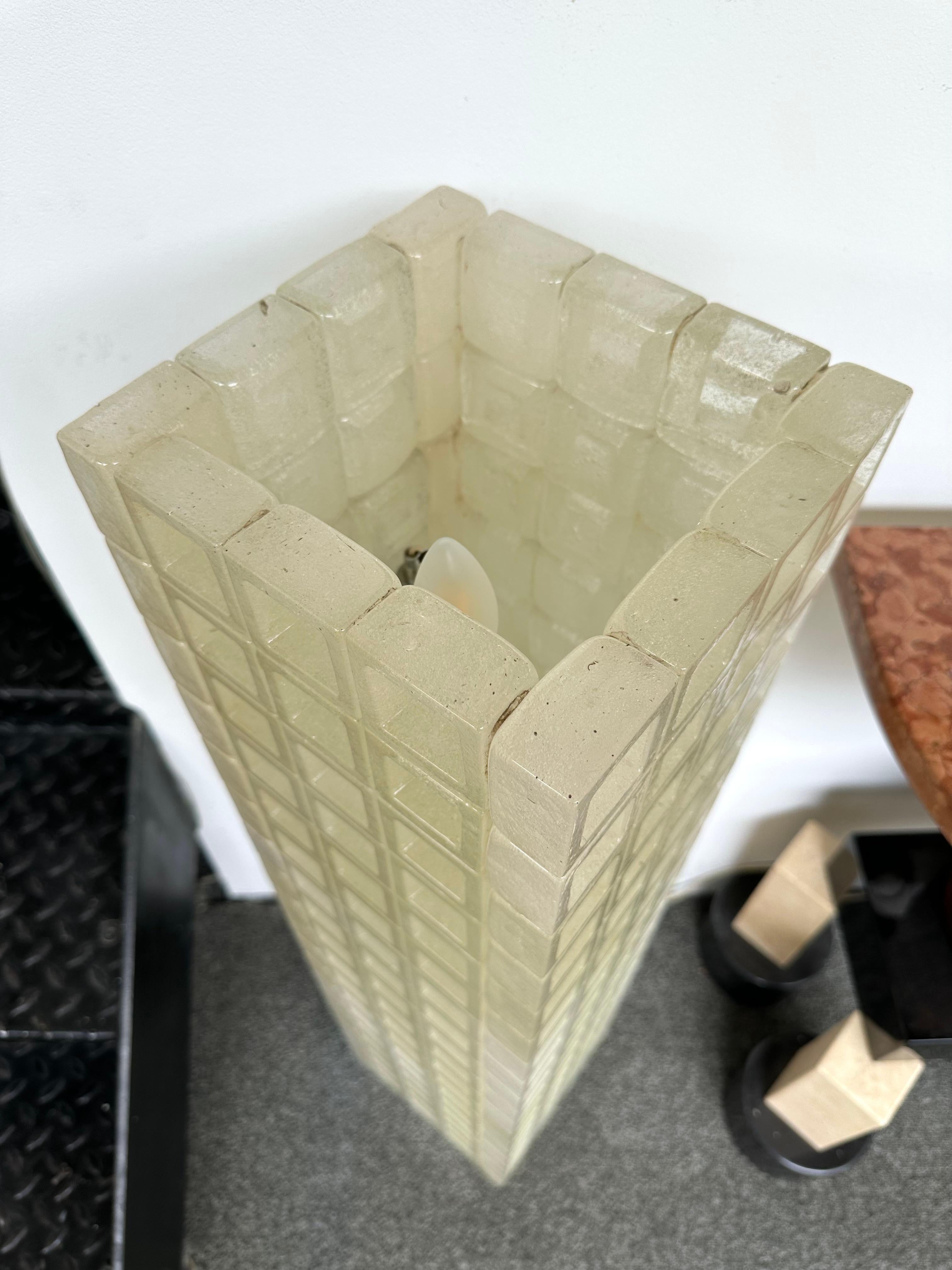 Fin du 20e siècle Lampadaire à tour cubique en verre moderne du milieu du siècle dernier de Poliarte, Italie, 1970 en vente