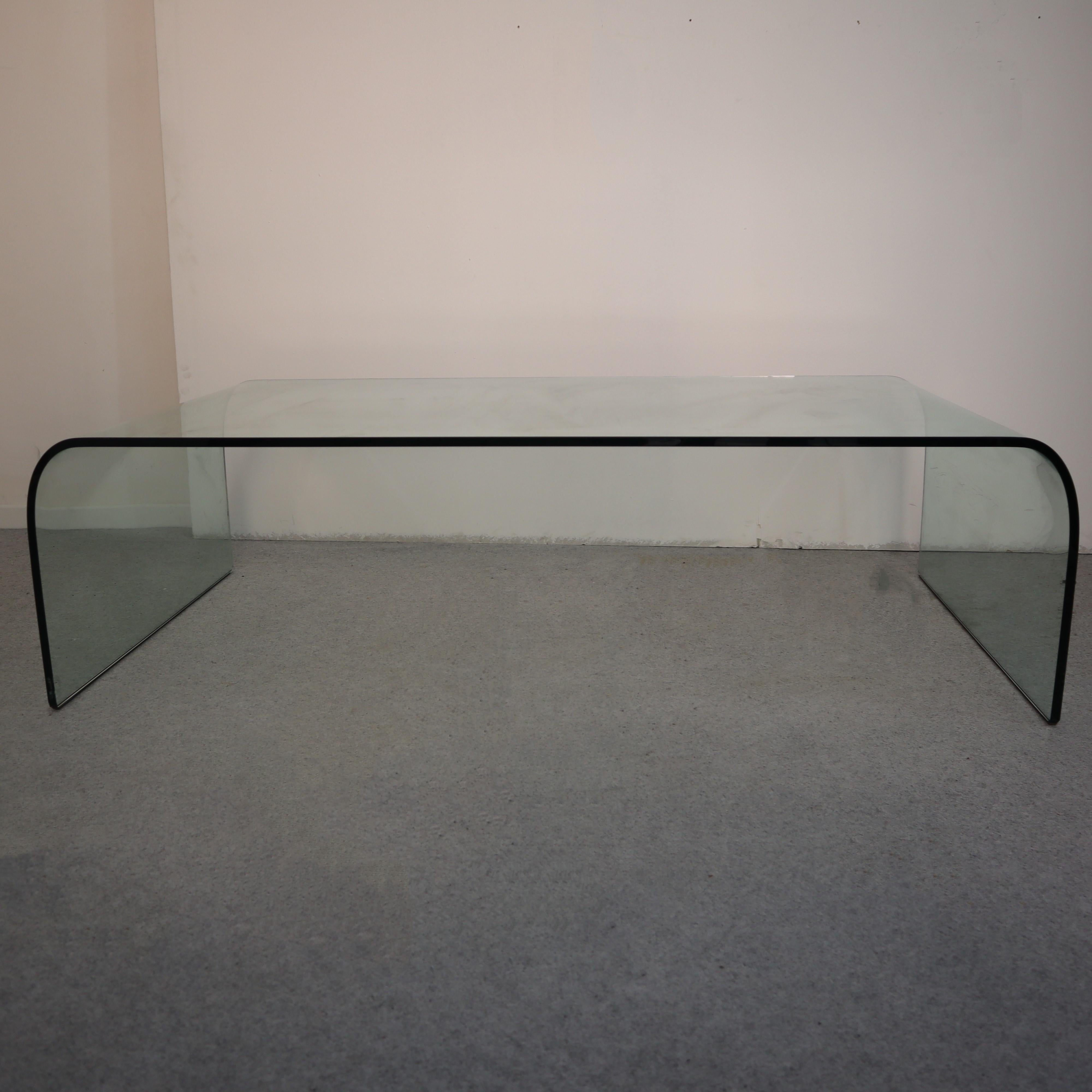 Fin du 20e siècle Table incurvée en verre moderne du milieu du siècle dernier d'Angelo Cortesi pour Fiam, Italie, 1970 en vente