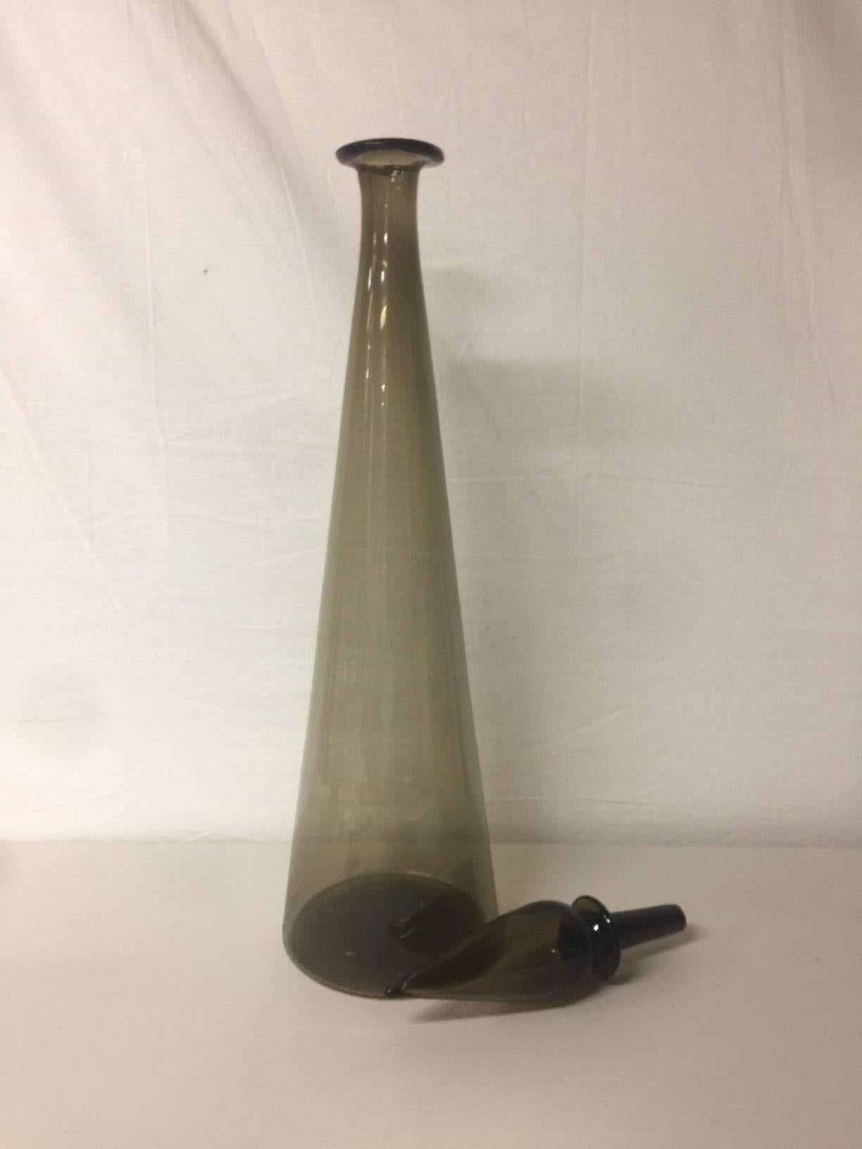 Light brown Mid-Century Modern blown glass decanter with elongated stopper designed by Winslow Anderson for Blenko Glass, circa 1950s. Decanter has been gently used, and in very good vintage condition.