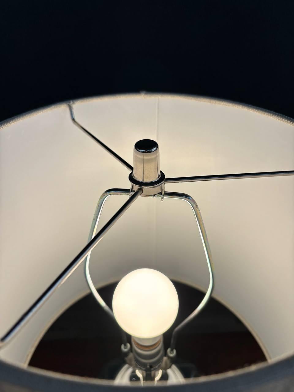 Moderne Glas- und Marmortischlampe aus der Jahrhundertmitte (amerikanisch) im Angebot