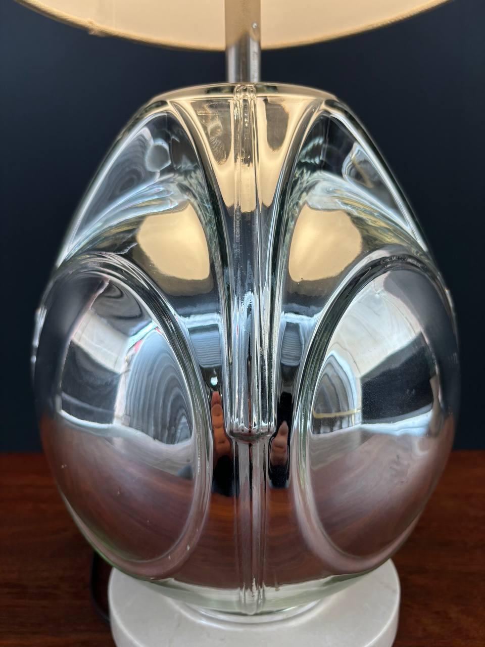 Moderne Glas- und Marmortischlampe aus der Jahrhundertmitte im Angebot 3