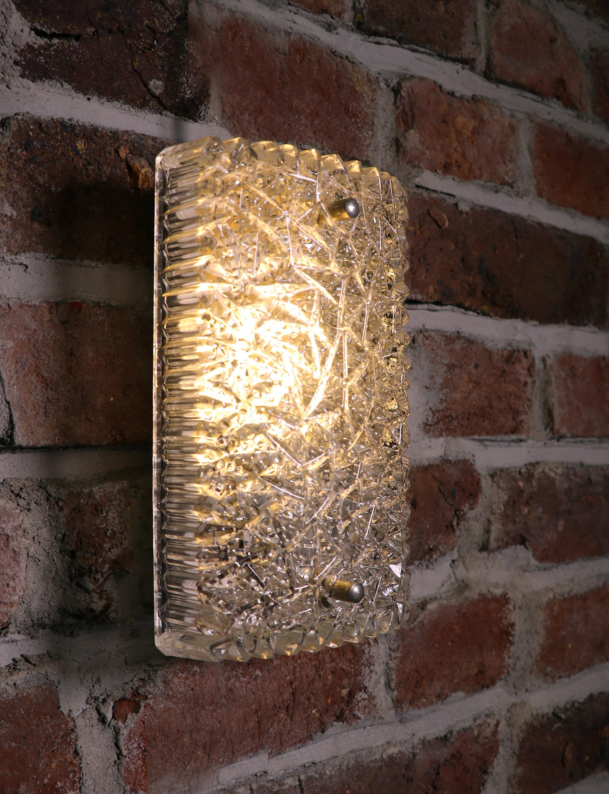 Vintage wall sconce with textured glass on white lacquered frames manufactured by the German maker Hoffmeister Leuchten.
The lamp takes one small Edison bulb.
7 sconces are available. Priced individually.
Measurements: 8.7 x 5 x 3.3 in. / 22 x 13