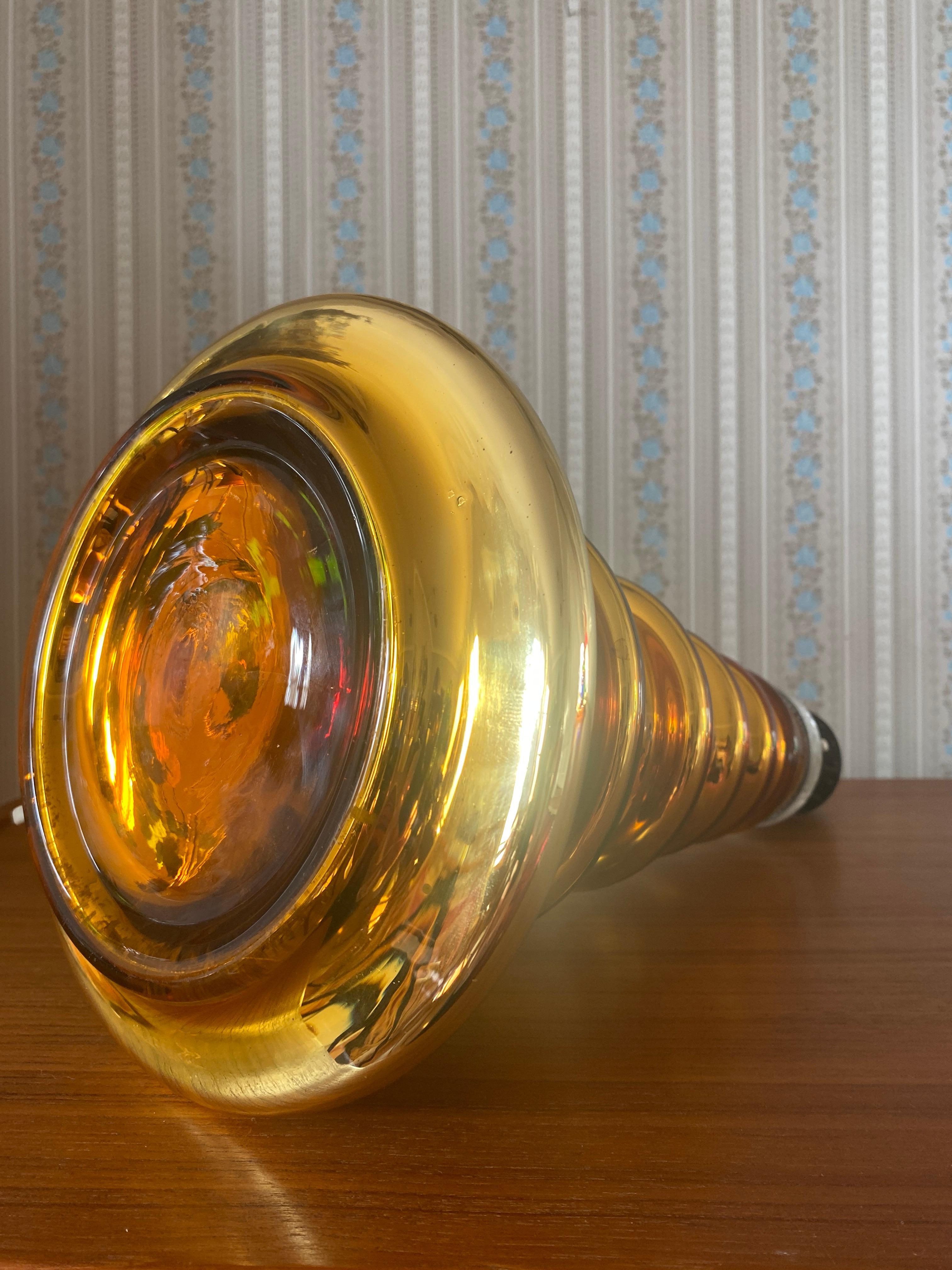Lámpara de sobremesa de cristal ámbar metalizado de Gustav Leek para Orrefor, años 60 en venta 2