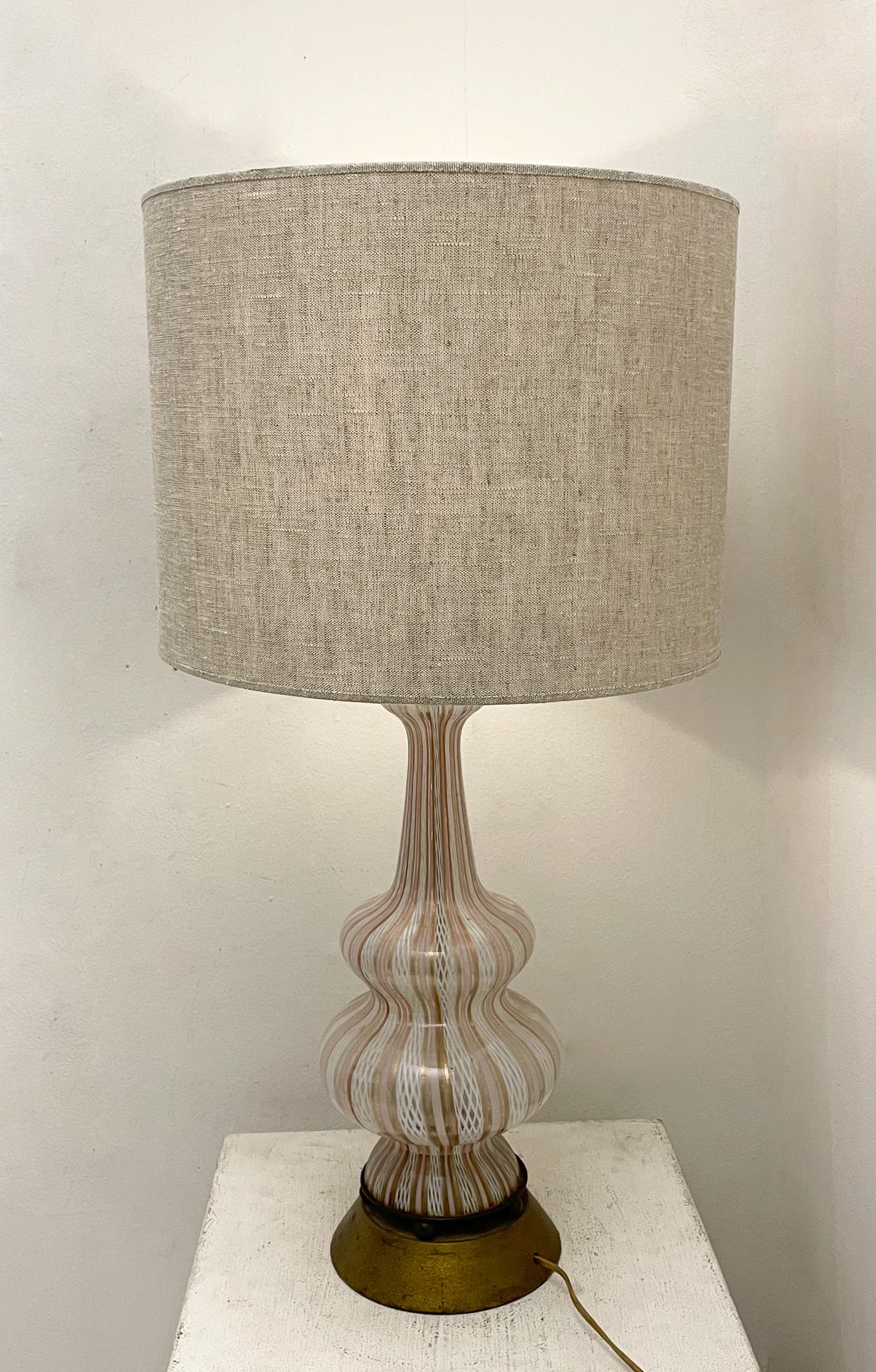 Mid-Century Modern Lampe de table en verre The Moderns en vente