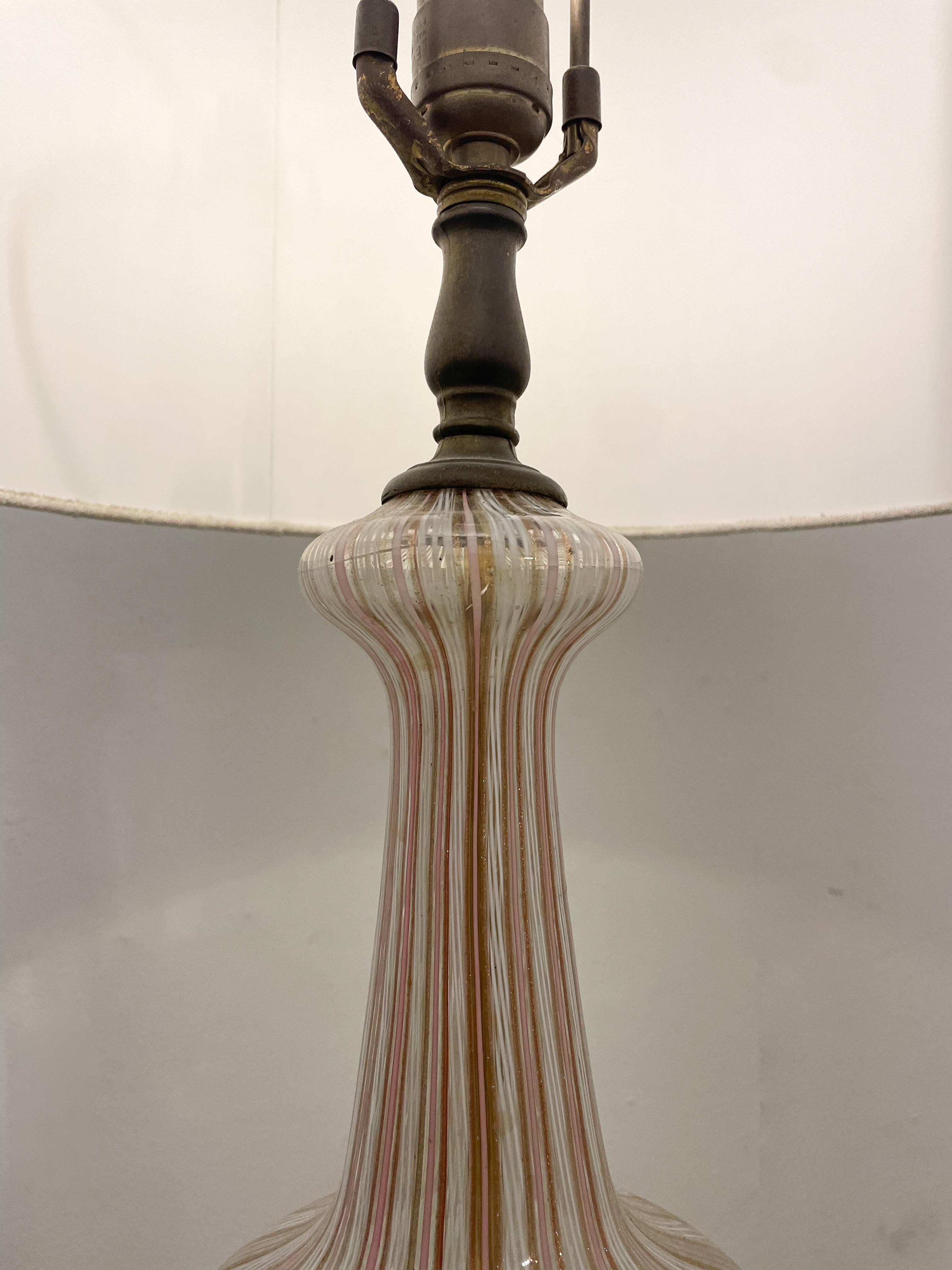 Milieu du XXe siècle Lampe de table en verre The Moderns en vente