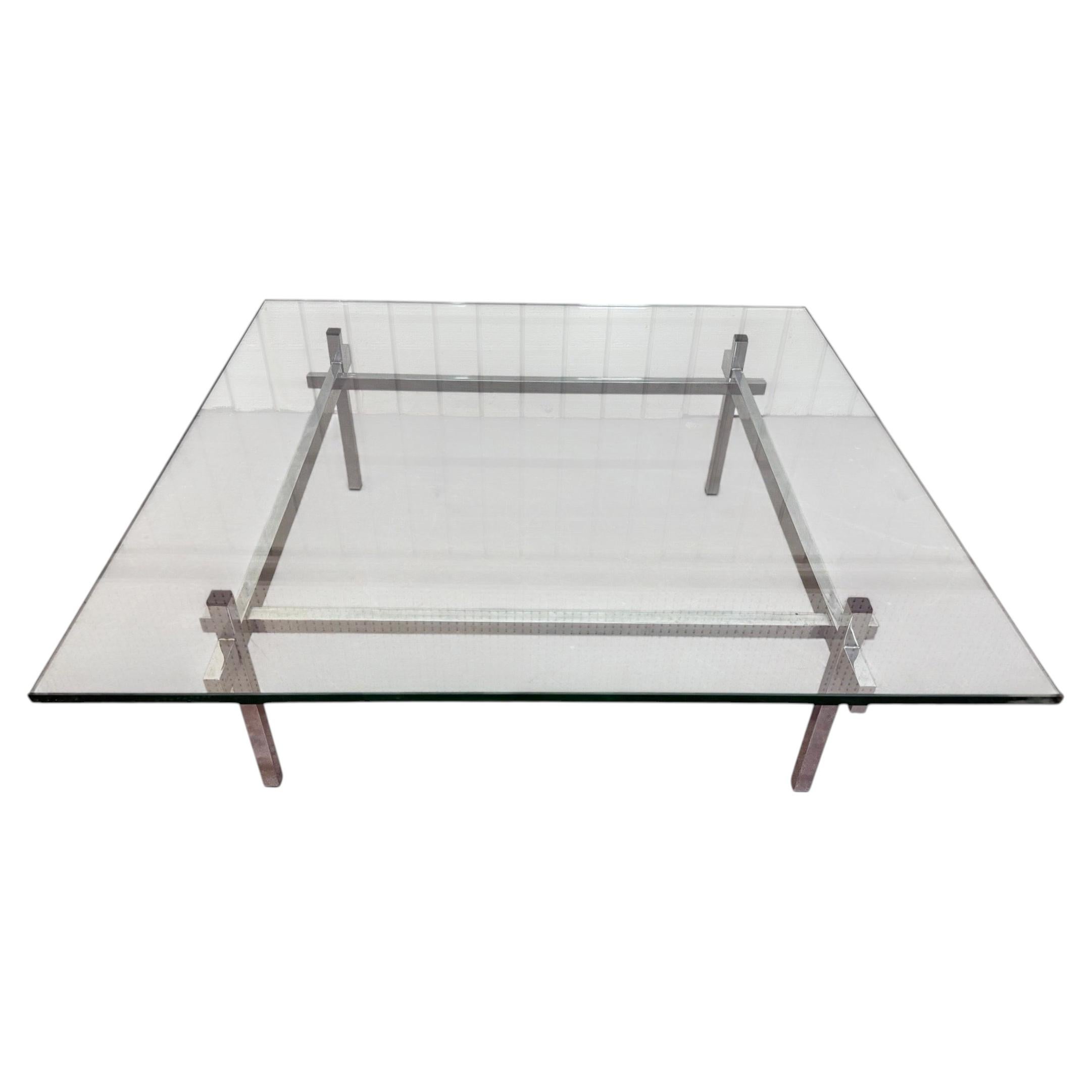 Couchtisch im Mid-Century-Modern-Stil mit Glasplatte und Chromgestell im Angebot