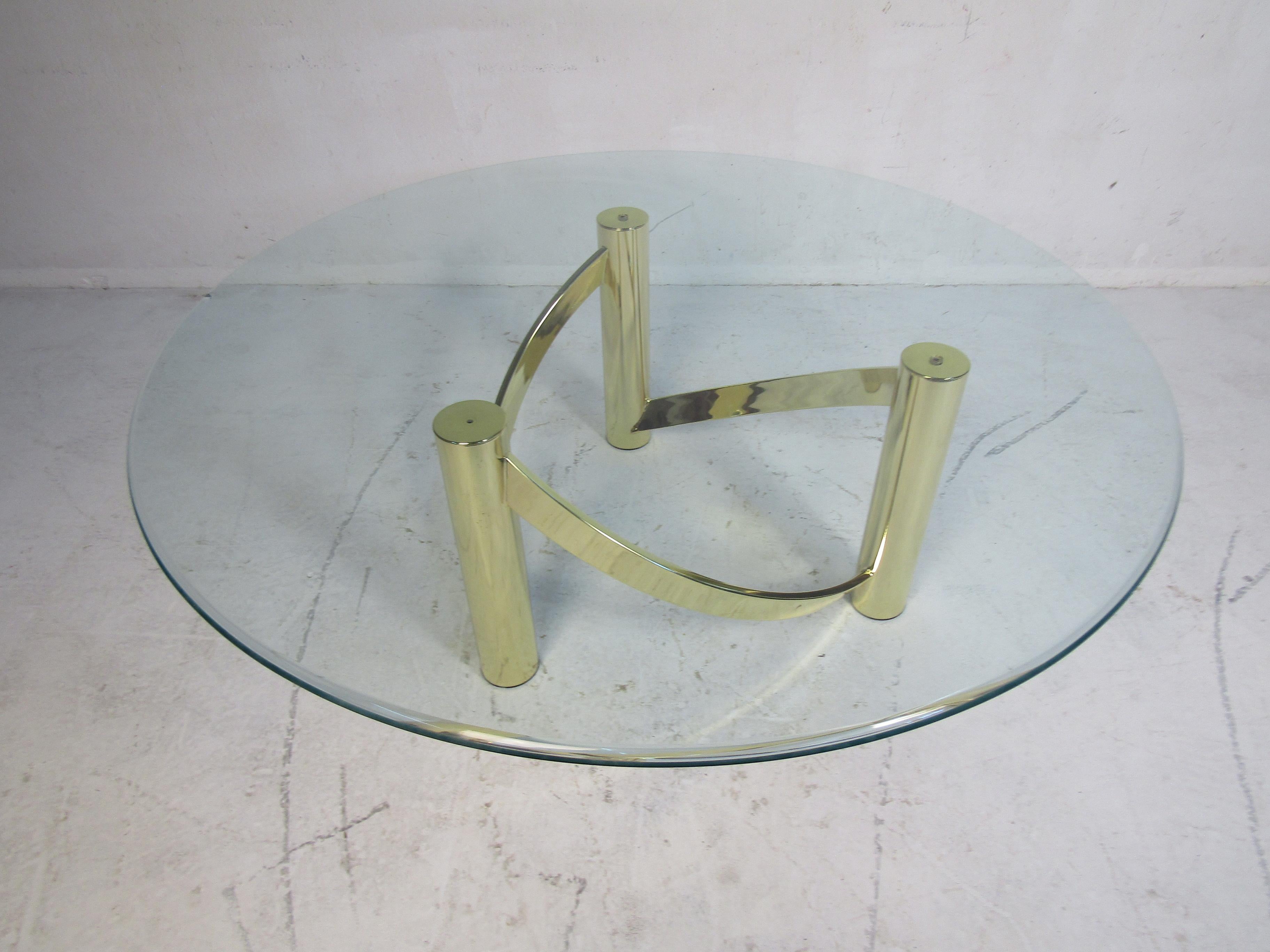 Mid-Century Modern Table basse moderne en verre du milieu du siècle en vente