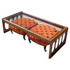 Table basse à plateau de verre et deux ottomans en velours touffeté, 1960s
