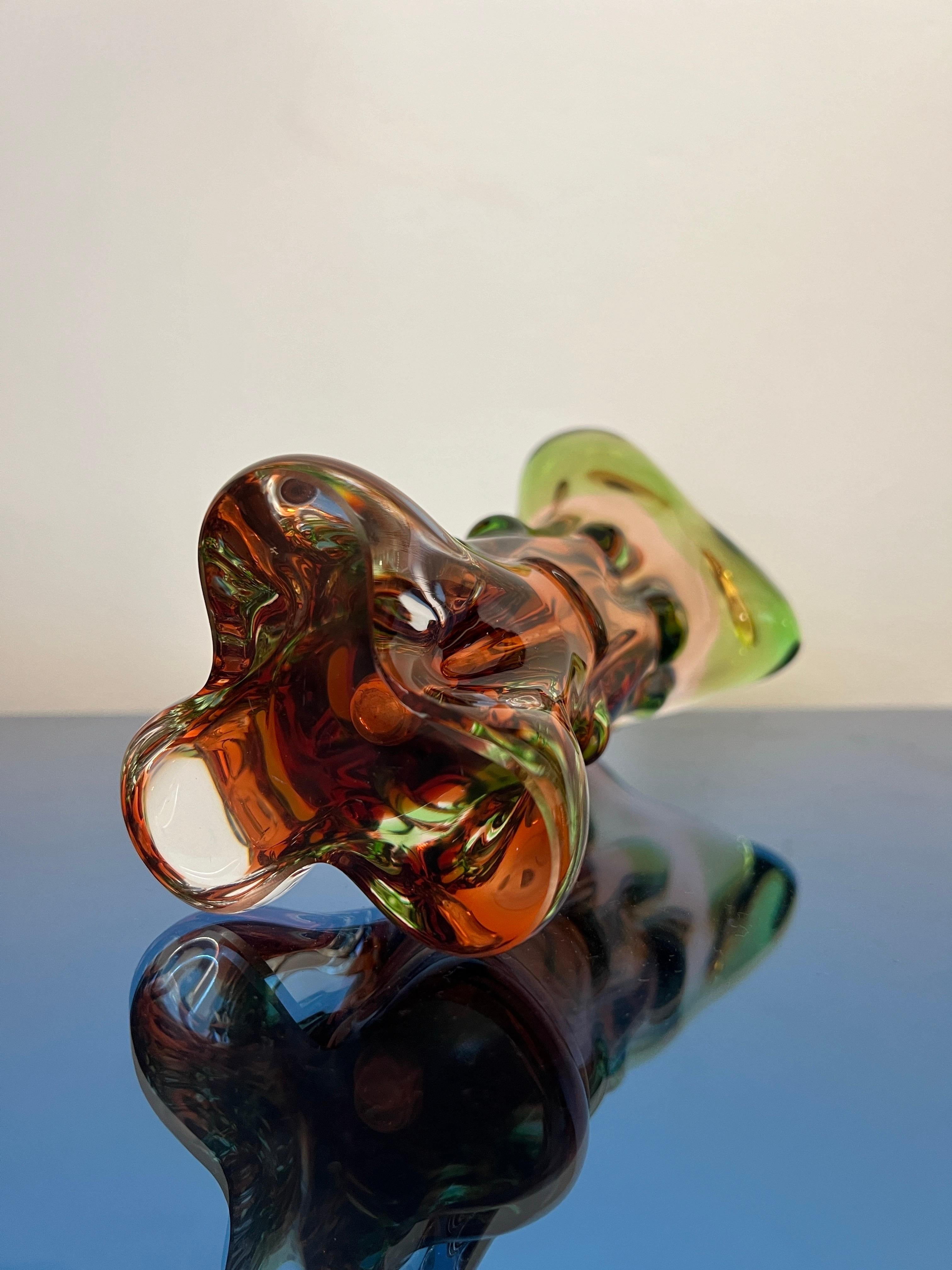 Mid-Century moderno Vaso in vetro di metà secolo moderno di František Zemek per Glass Factory Mstisov in vendita