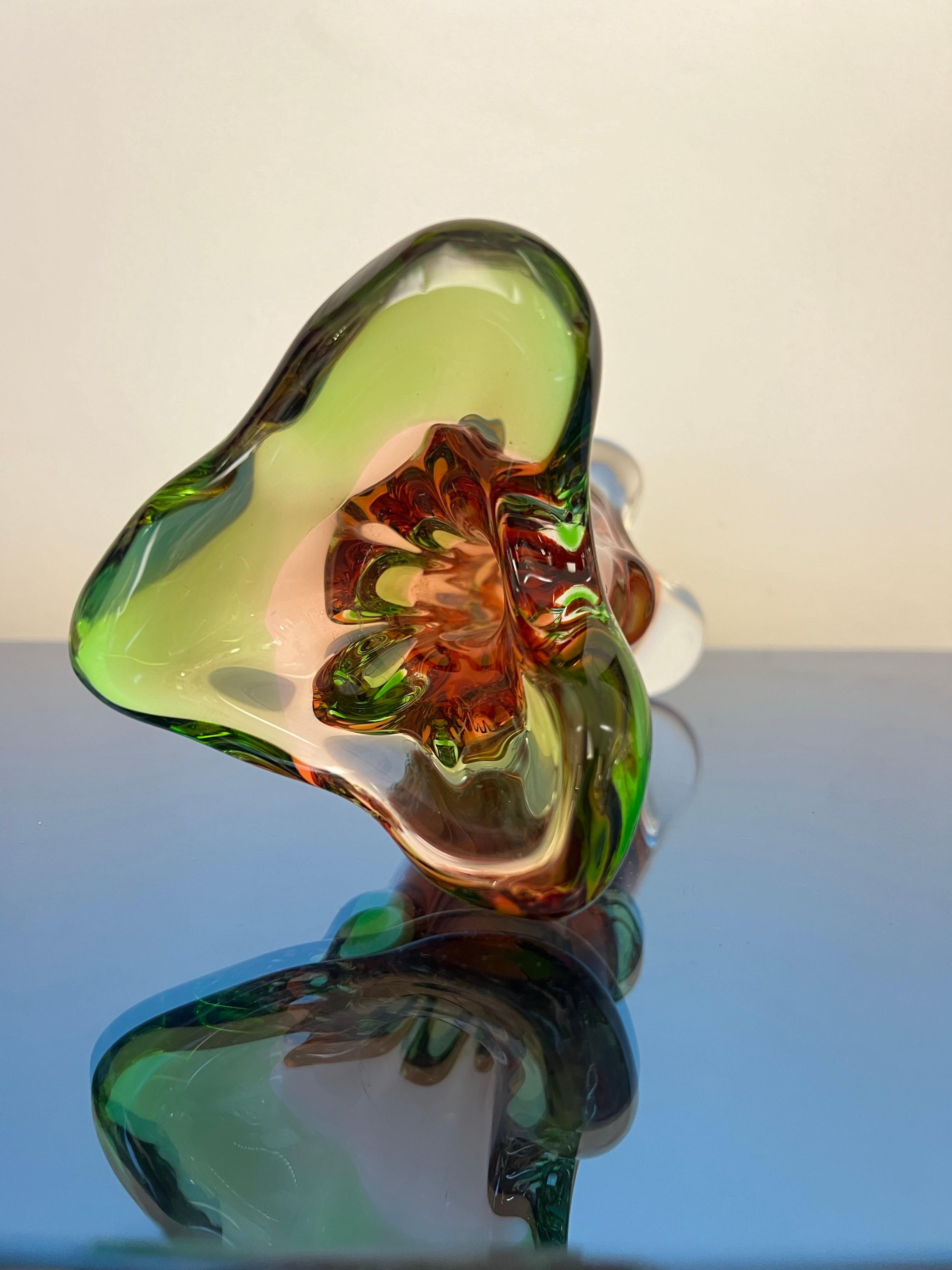 Vaso in vetro di metà secolo moderno di František Zemek per Glass Factory Mstisov In condizioni buone in vendita a Palermo, PA