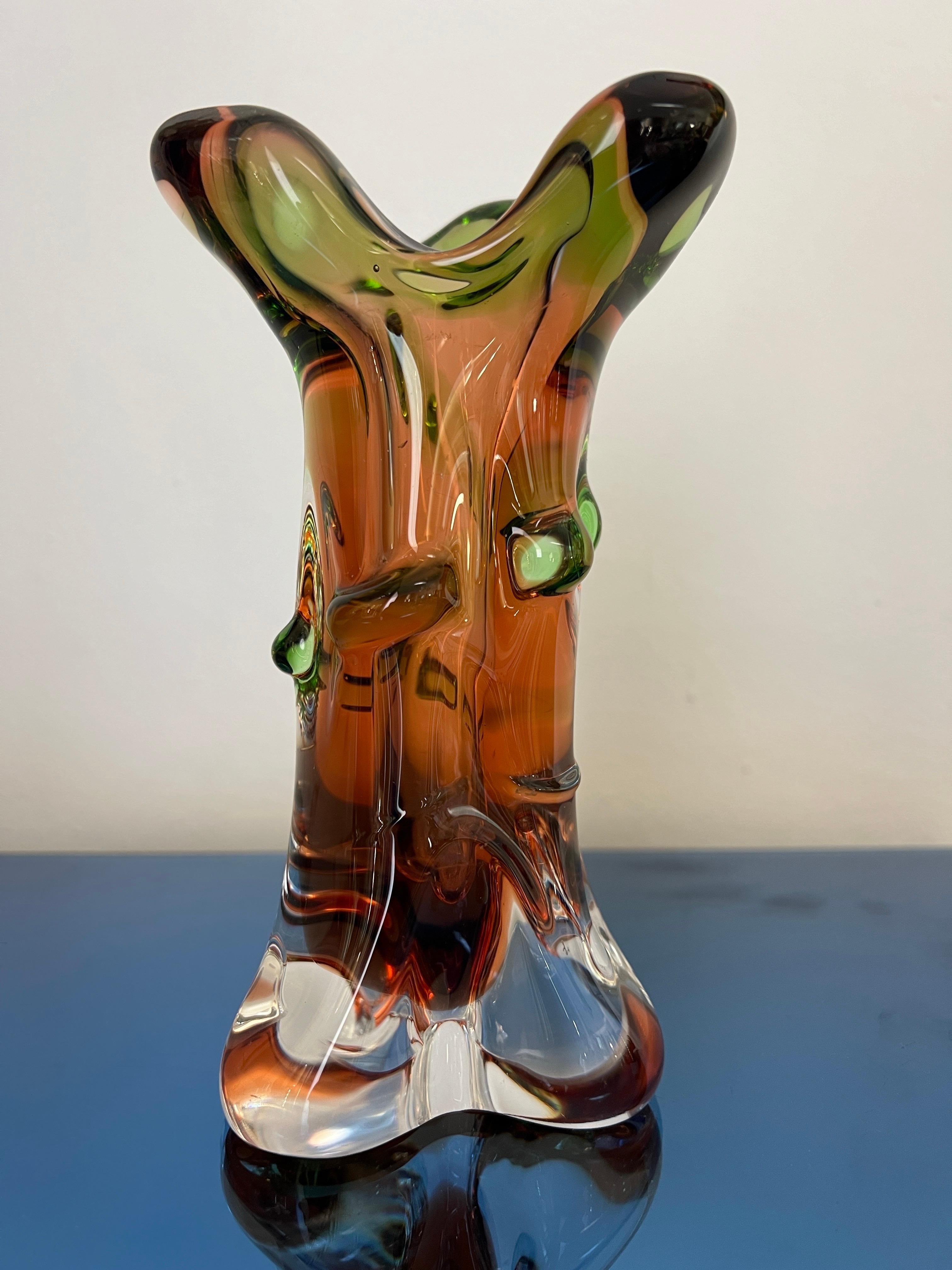 Vetro artistico Vaso in vetro di metà secolo moderno di František Zemek per Glass Factory Mstisov in vendita
