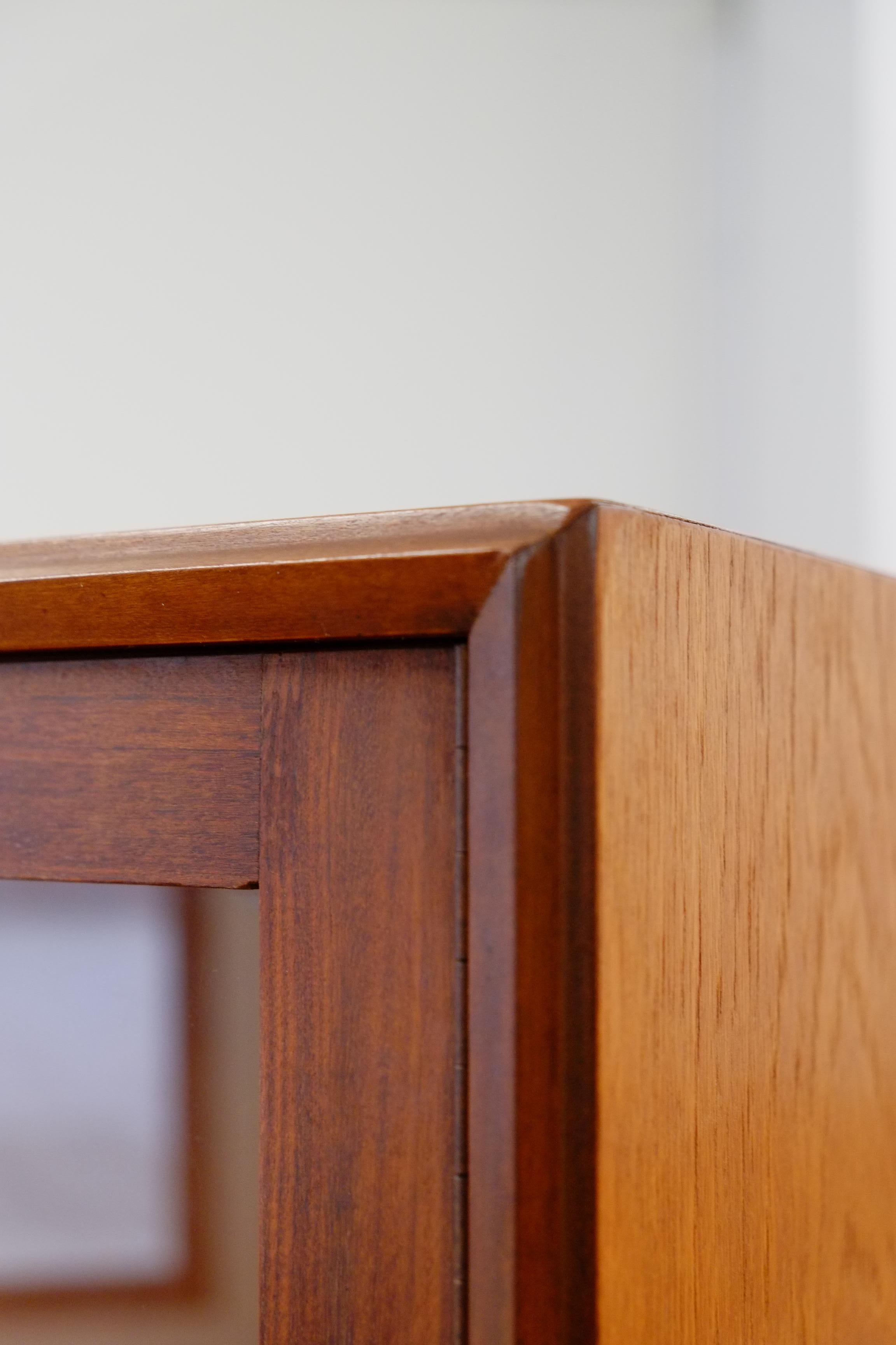 Mid-Century Modern Glazed Bookcase Cabinet c1960's In Good Condition For Sale In Leicester, GB