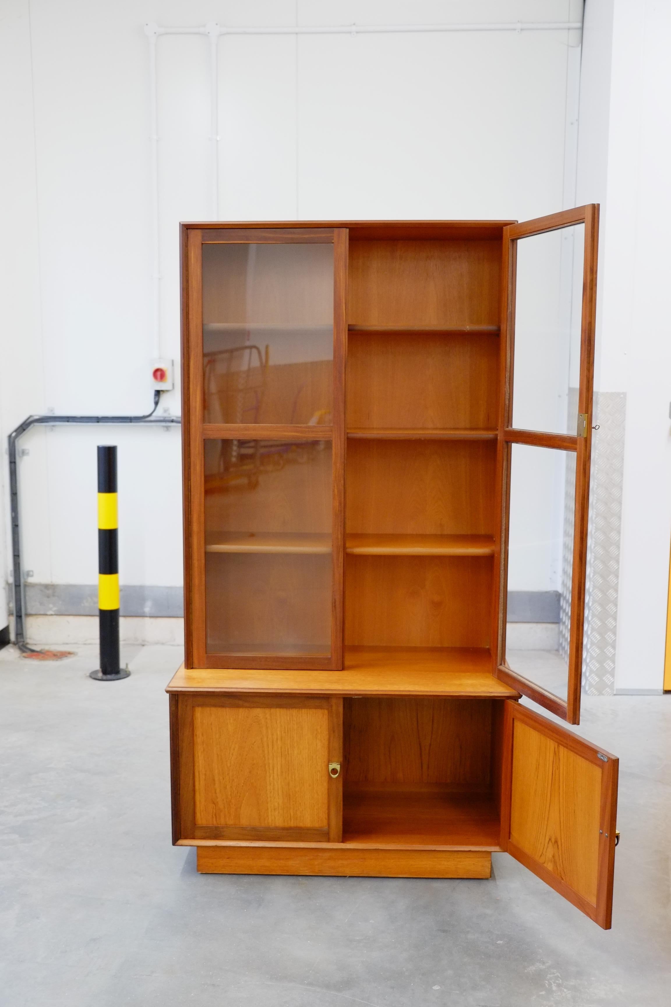 Mid-Century Modern Glazed Bookcase Cabinet c1960's For Sale 1