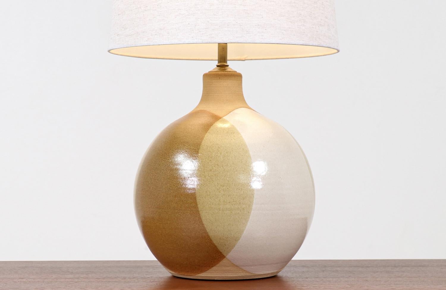 Mid-Century Modern Glazed Ceramic Table Lamp In Excellent Condition In Los Angeles, CA