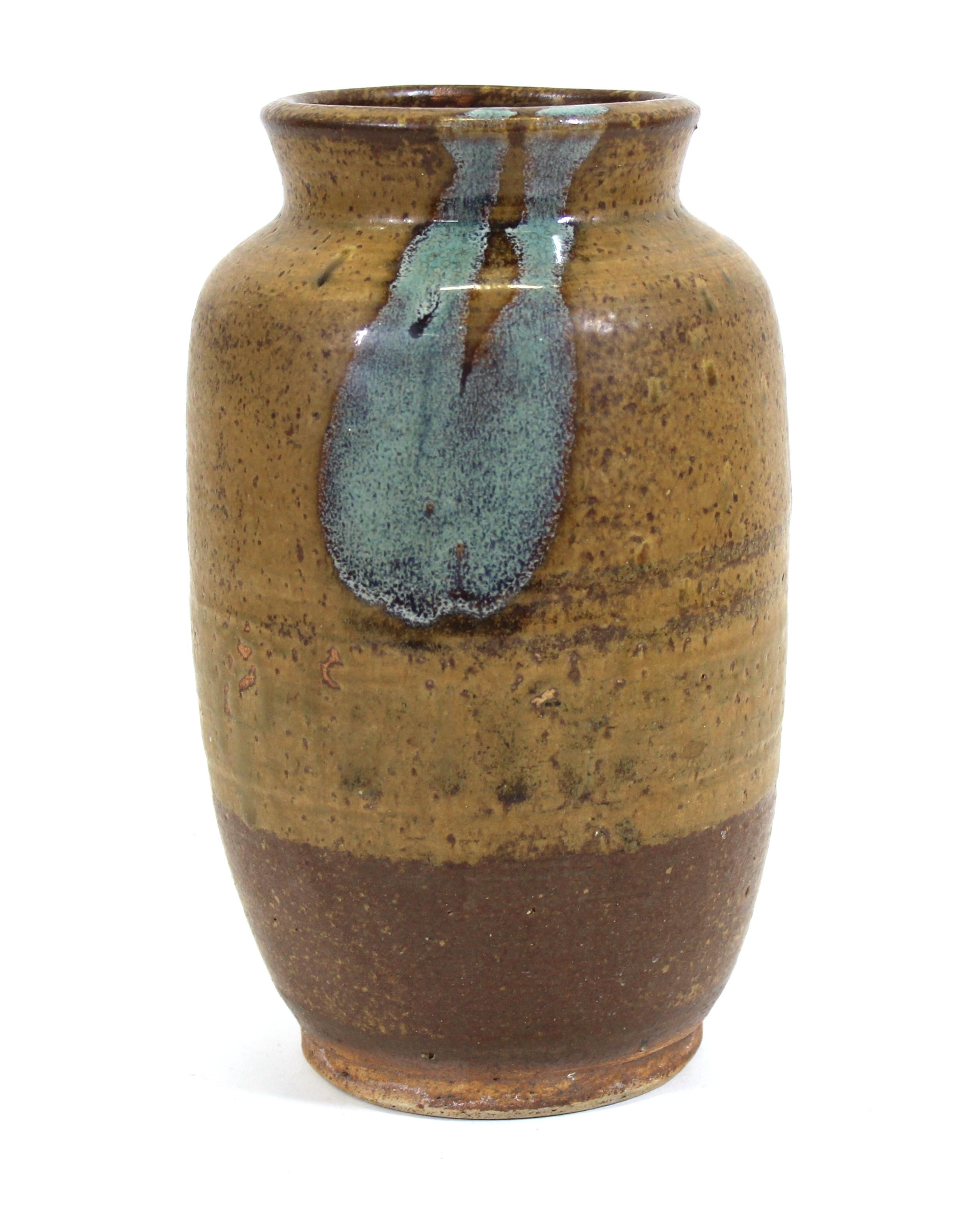 Moderne glasierte Studio-Keramik-Vase aus der Jahrhundertmitte (Moderne der Mitte des Jahrhunderts) im Angebot