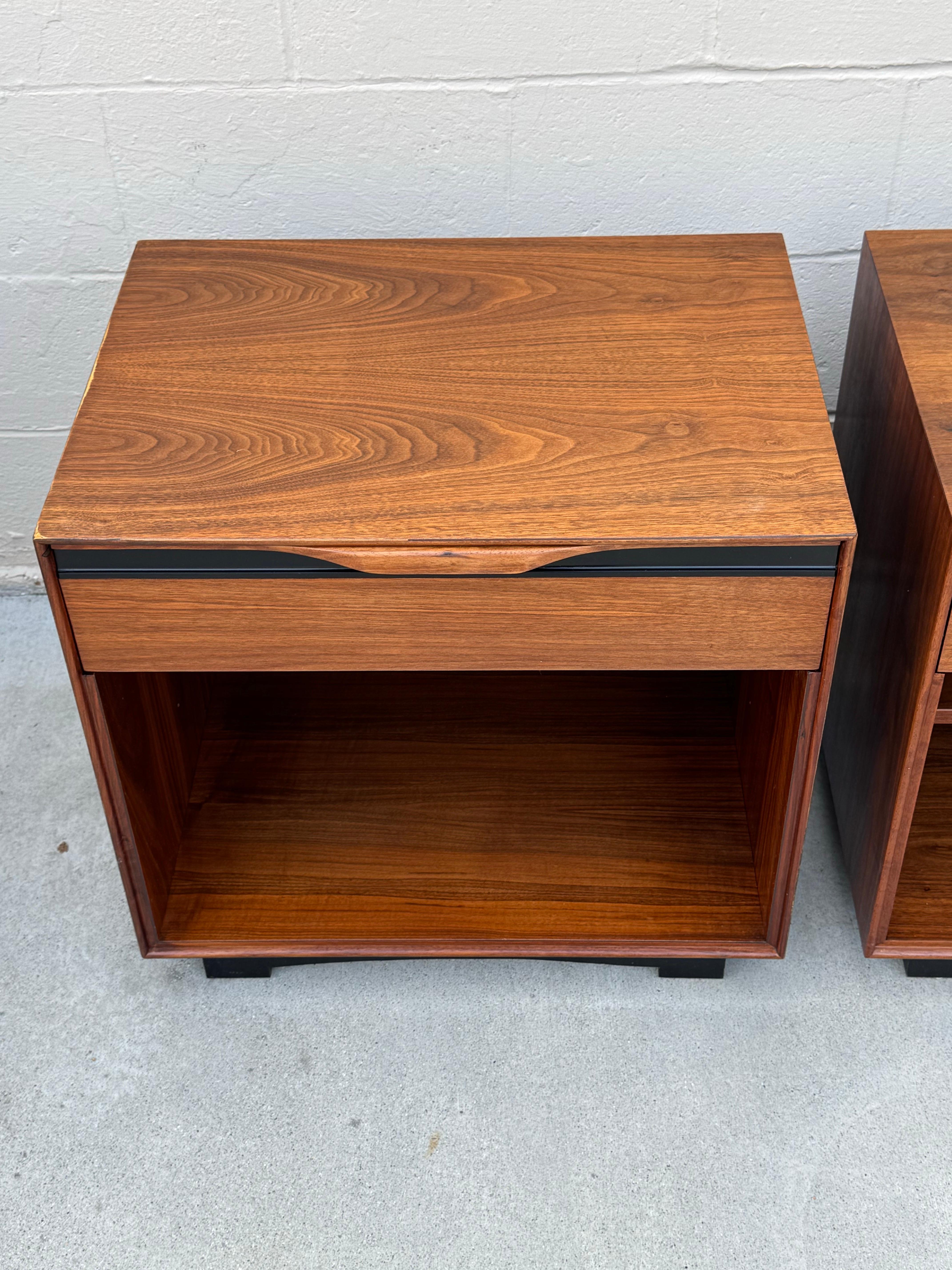Mid-Century Modern Glenn Of California Night Stands Designed By John Kapel (Moderne der Mitte des Jahrhunderts) im Angebot