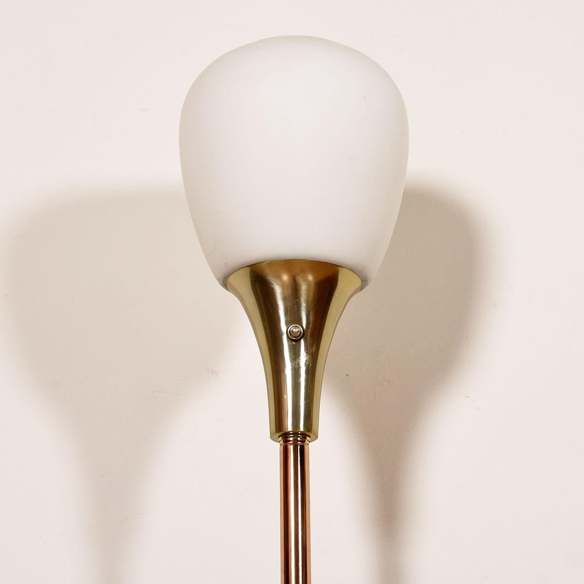 Mid-Century Modern Globe Floor Lamp In Excellent Condition For Sale In Kensington, MD