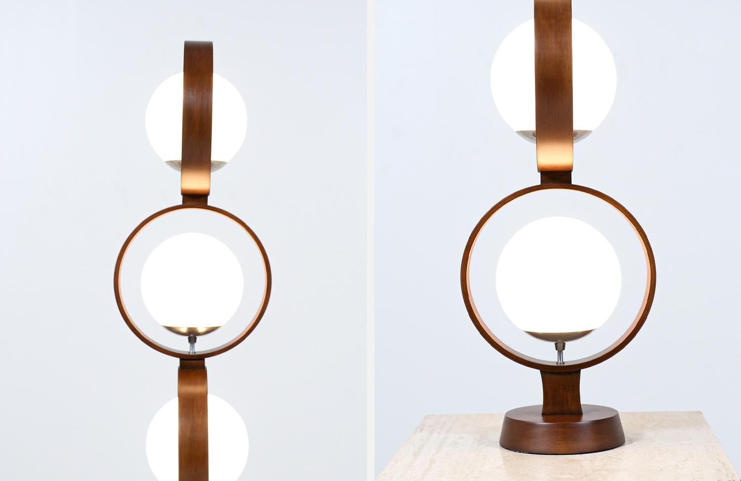 Poli Restauré par des experts - Lampe à anneau globe moderne du milieu du siècle dernier pour Modeline en vente