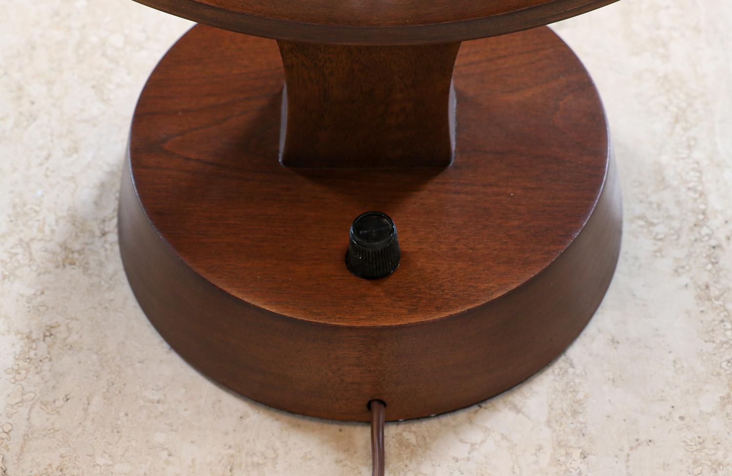 Restauré par des experts - Lampe à anneau globe moderne du milieu du siècle dernier pour Modeline Excellent état - En vente à Los Angeles, CA