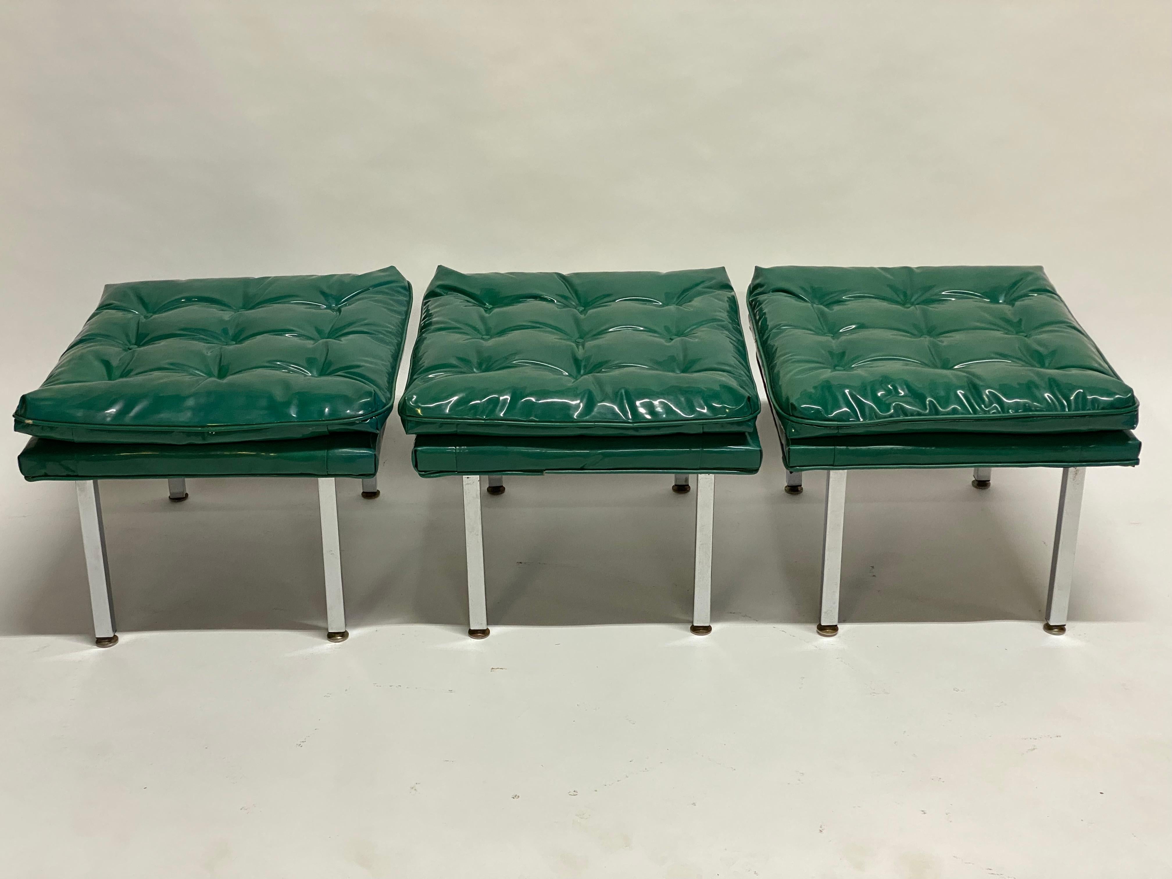 Mid-Century Modern Glossy Tufted Kelly Green Upholstered Stools, Set of Three In Good Condition In Garnerville, NY