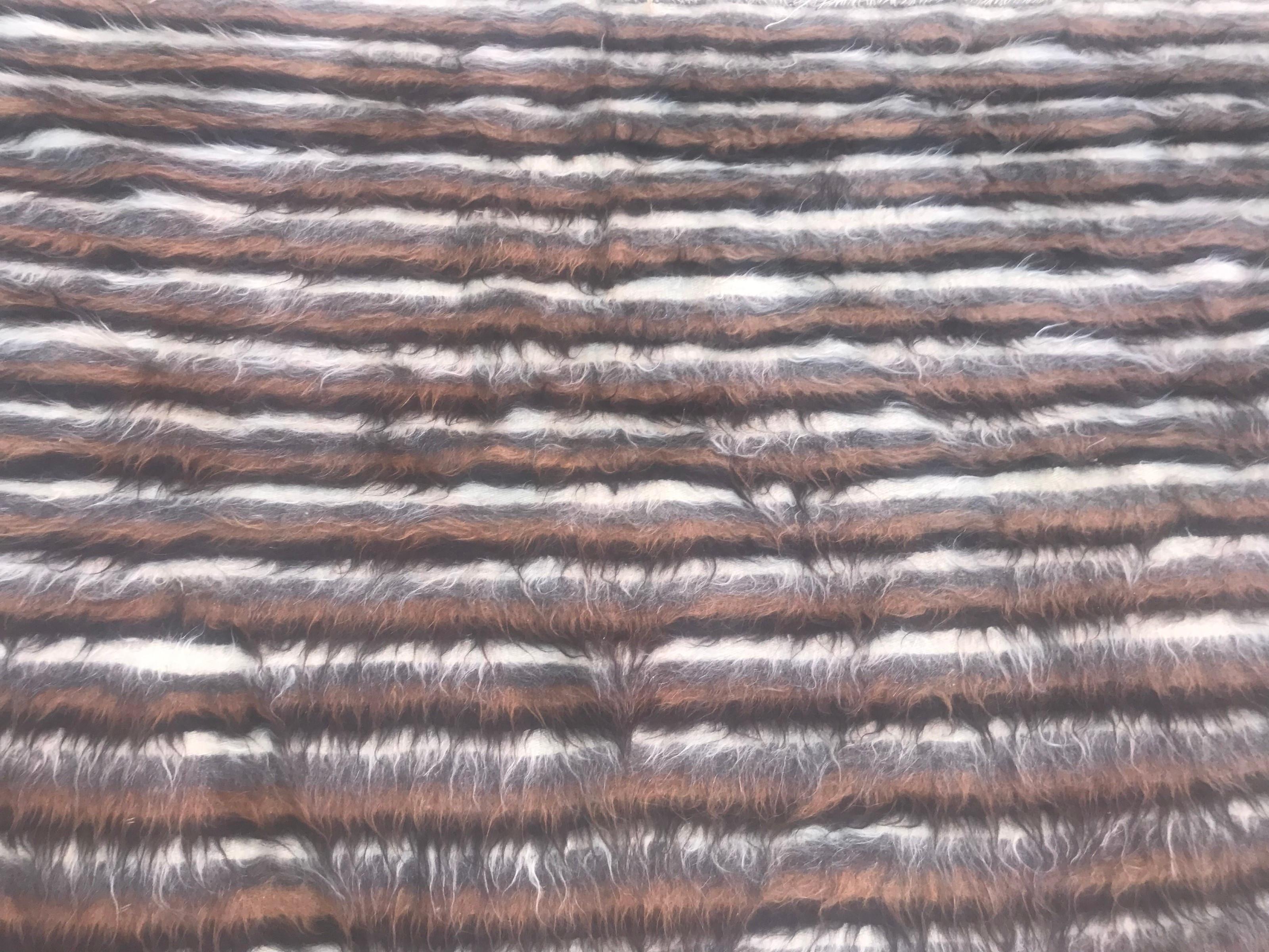 Bobyrug’s Mid-Century Modern Goat Hair Moroccan Rug with Stripes In Good Condition For Sale In Saint Ouen, FR