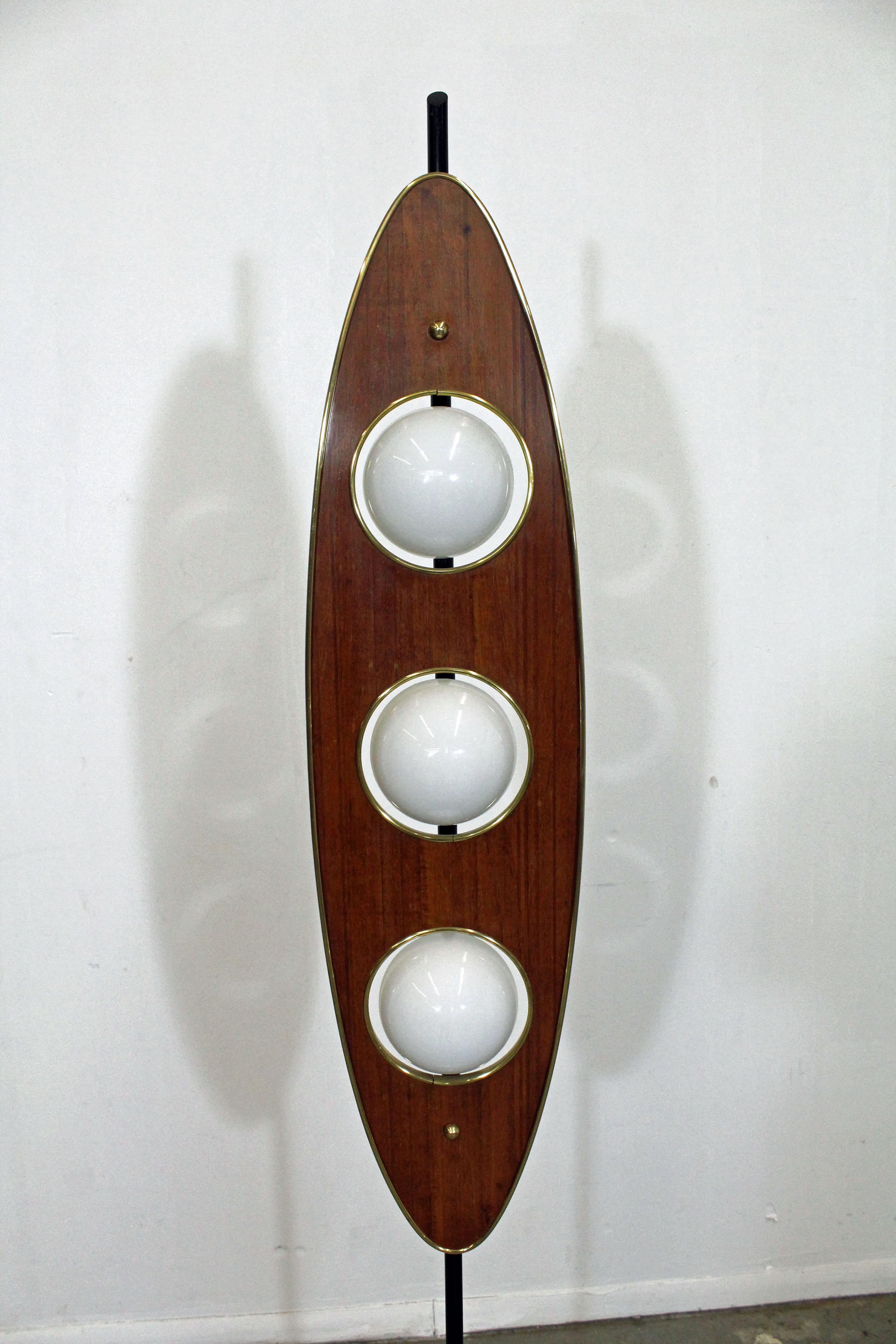 Inconnu Lampadaire en noyer de style Surfboard de Goffredo Reggiani, moderne du milieu du siècle dernier