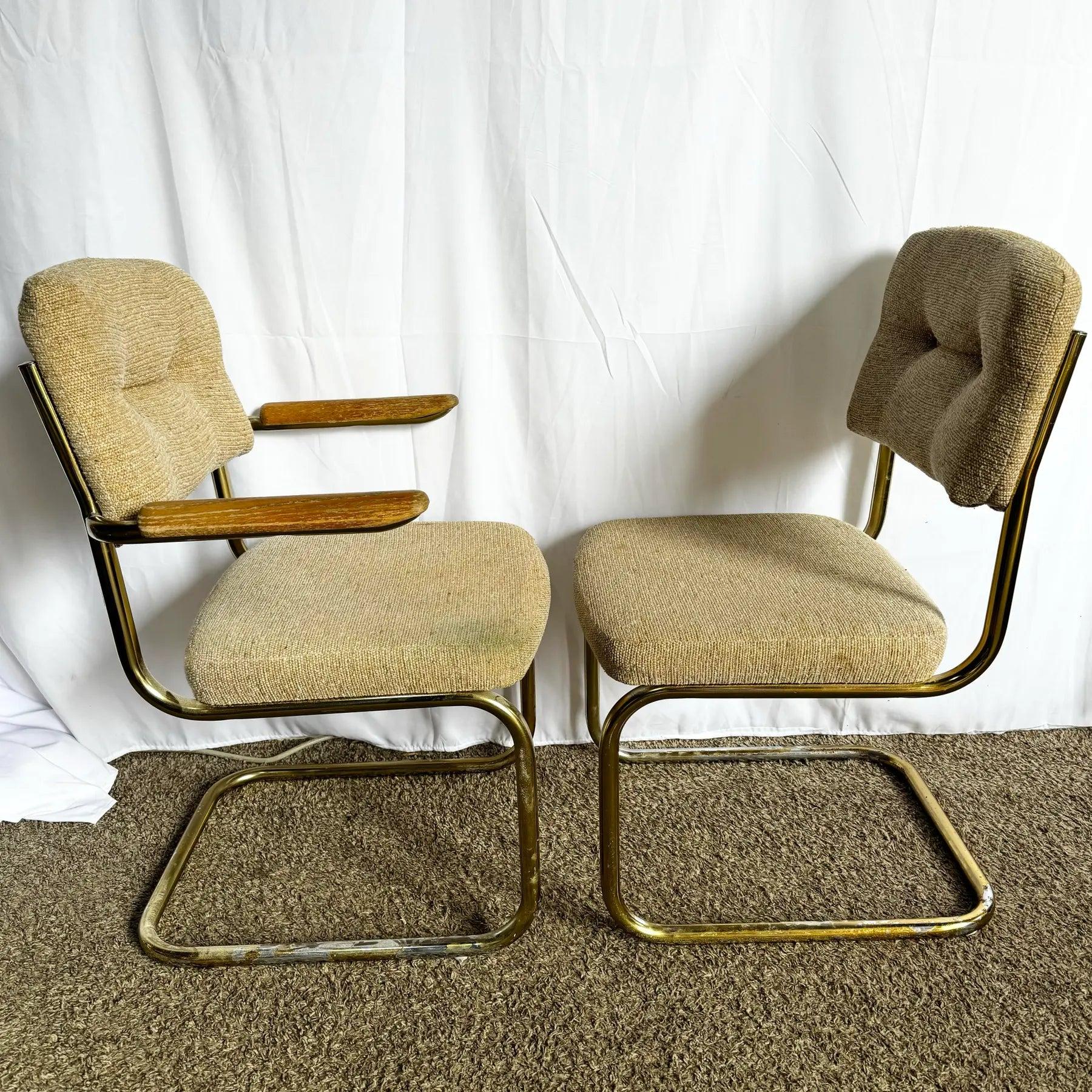 Fine XX secolo Sedie a sbalzo in oro e tufted beige della metà del secolo scorso - Set di 6 sedie in vendita