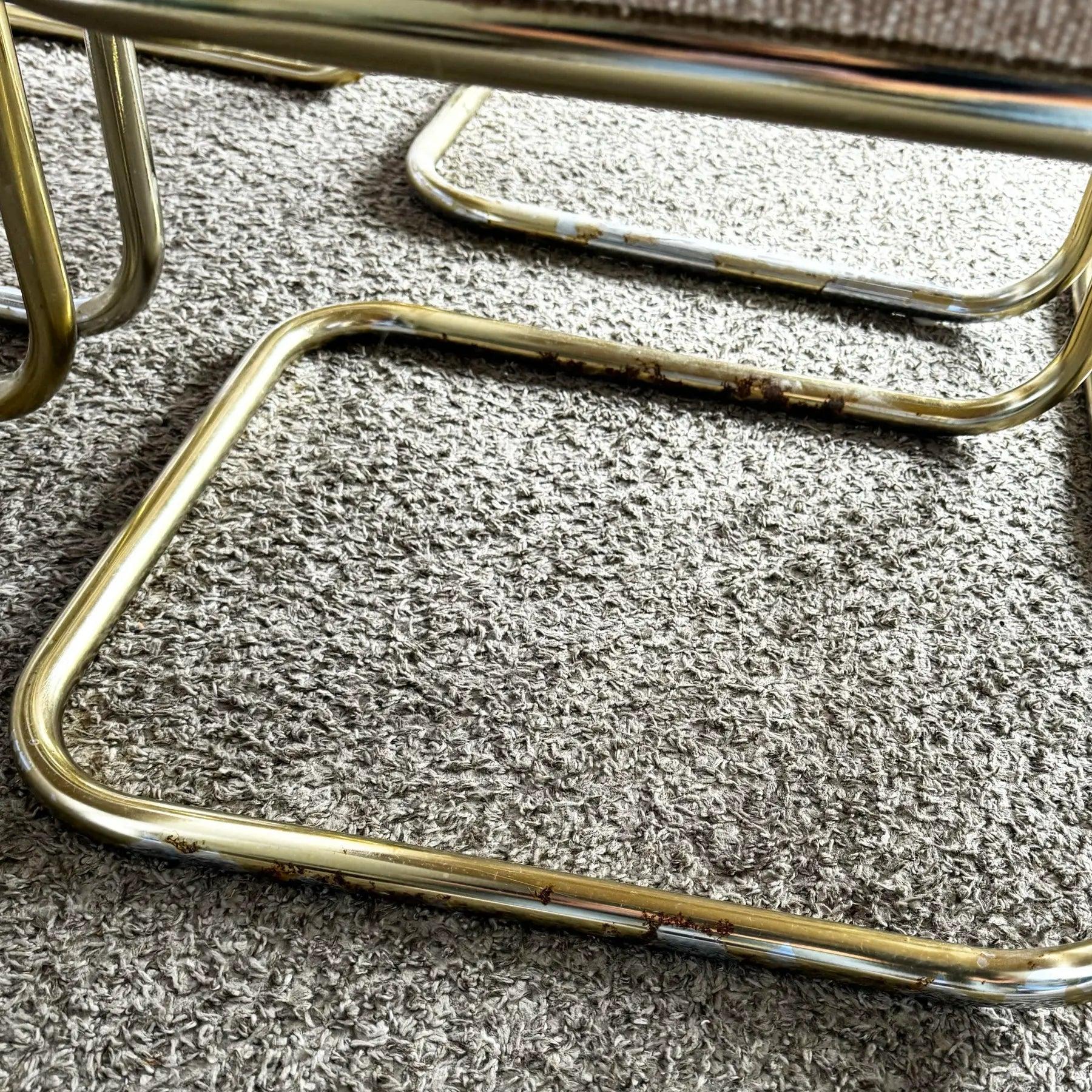 Sedie a sbalzo in oro e tufted beige della metà del secolo scorso - Set di 6 sedie in vendita 1