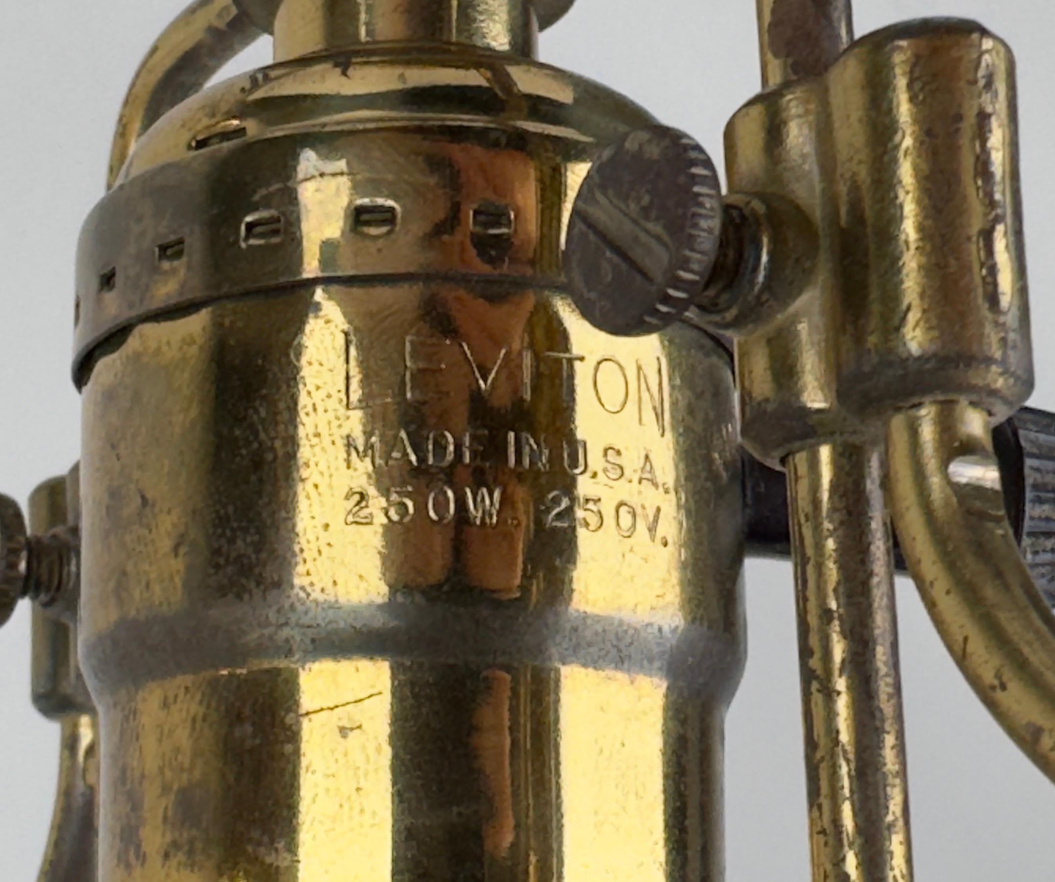 Moderne Mid-Century-Tischlampe aus Gold-Kunstglas mit individuellem Schirm im Angebot 2