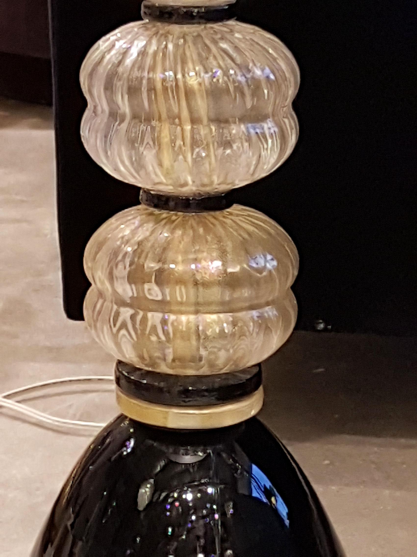 Hand-Crafted Pair of Mid-Century Modern Gold/Black Murano Glass table Lamps, Venini Style