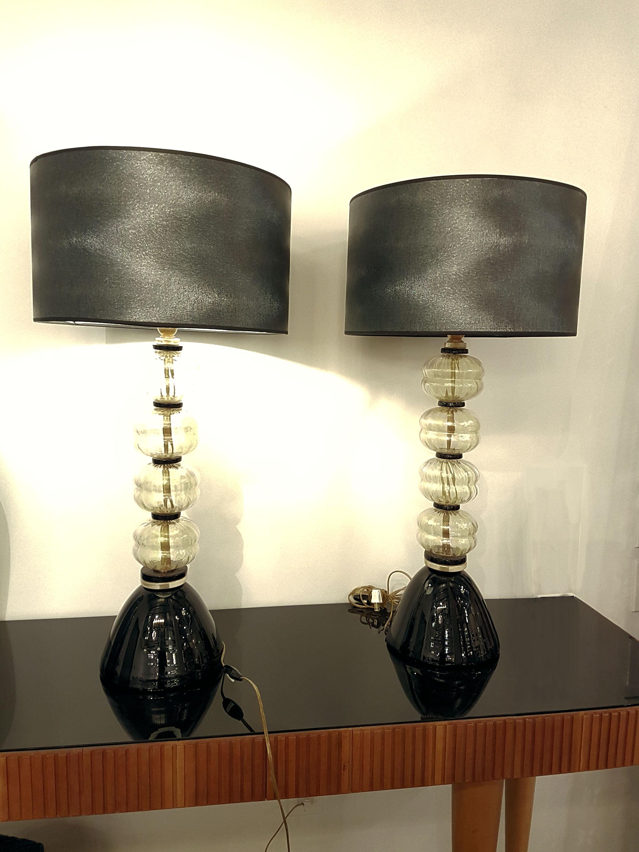 Pair of Mid-Century Modern Gold/Black Murano Glass table Lamps, Venini Style In Excellent Condition In Dallas, TX