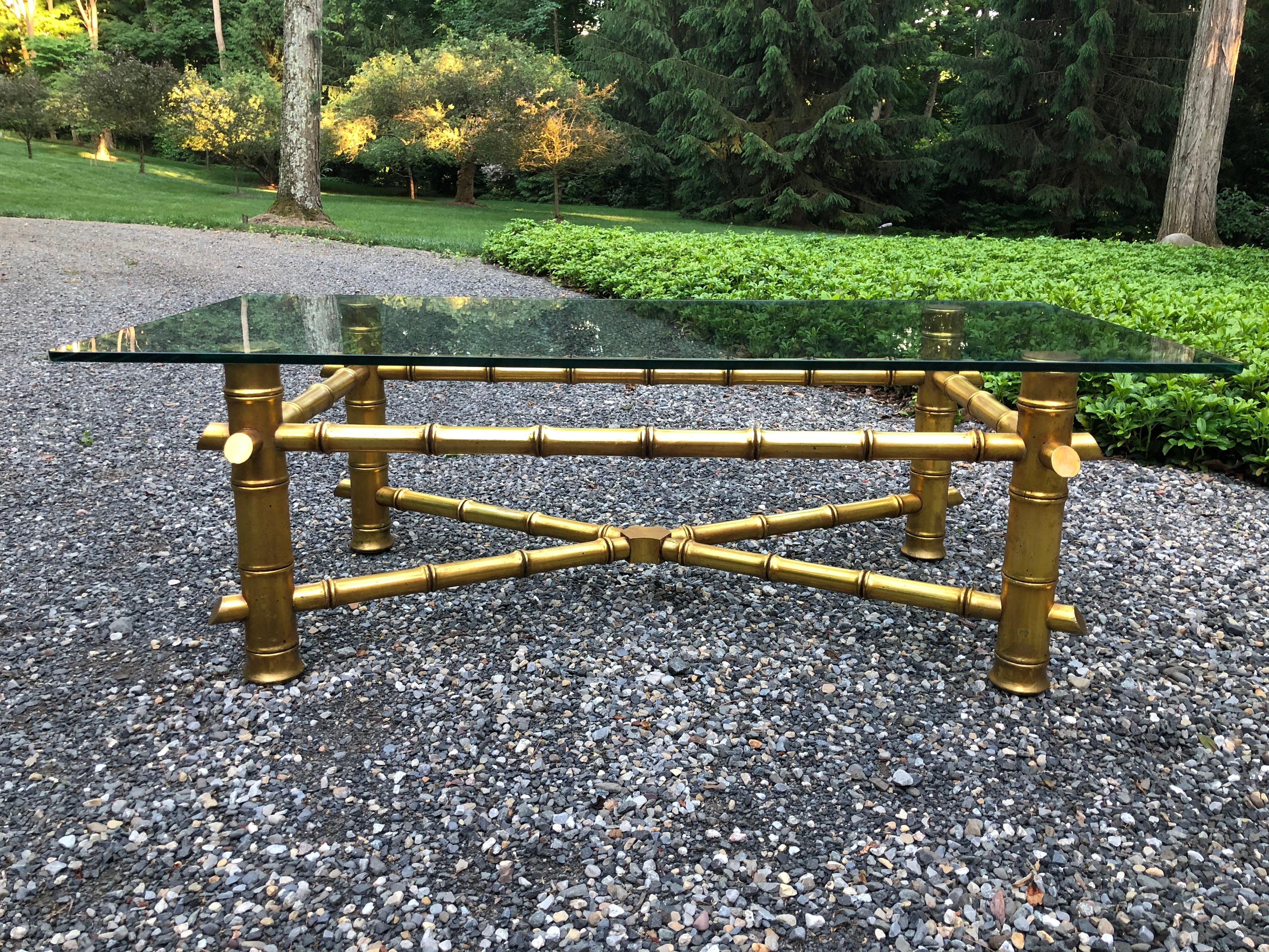 Mid-Century Modern Table basse en faux bambou doré moderne du milieu du siècle dernier en vente