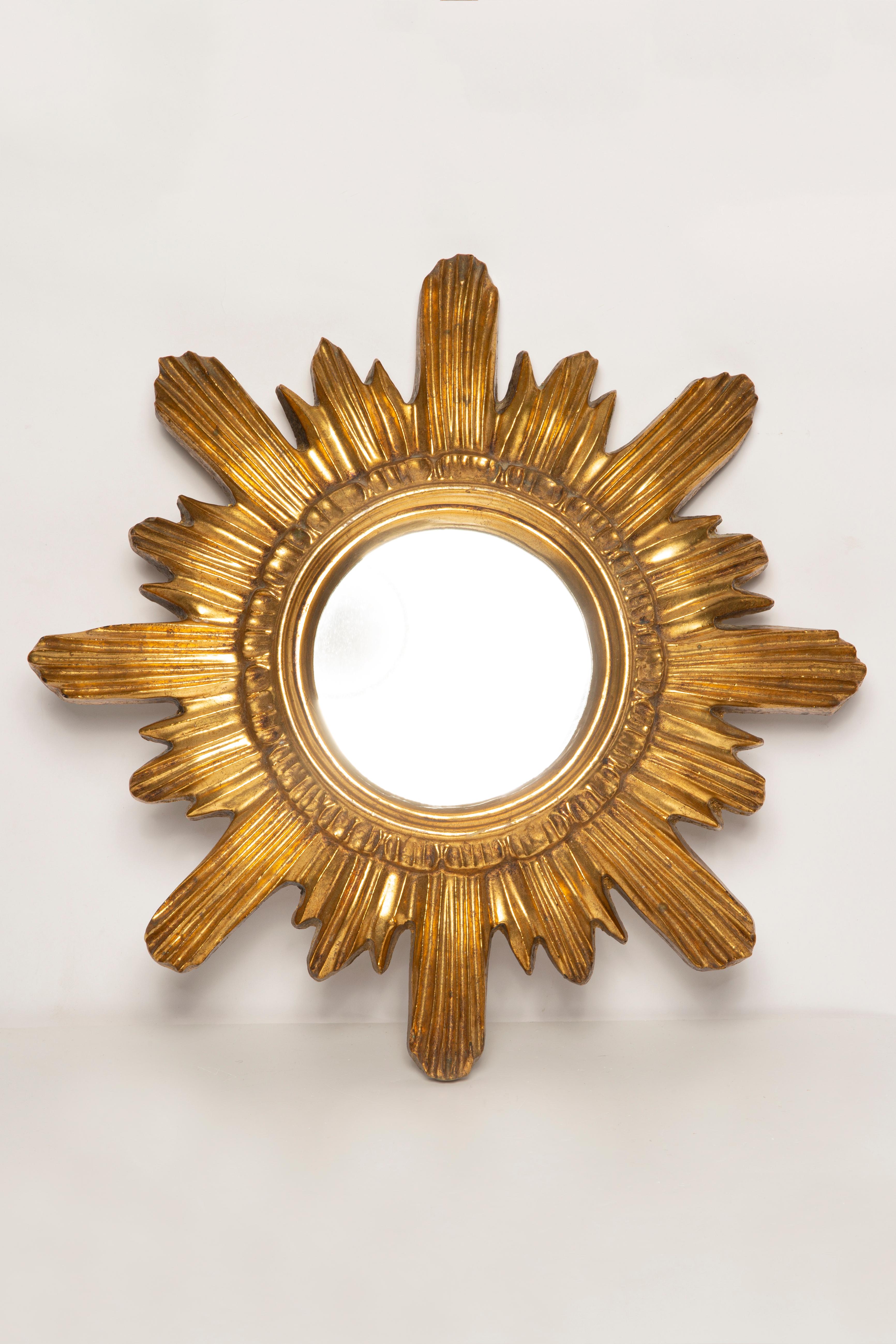 Mid Century, Modern Gold Italian Sunburst Mirror, Giltwood, 1960s In Good Condition For Sale In 05-080 Hornowek, PL