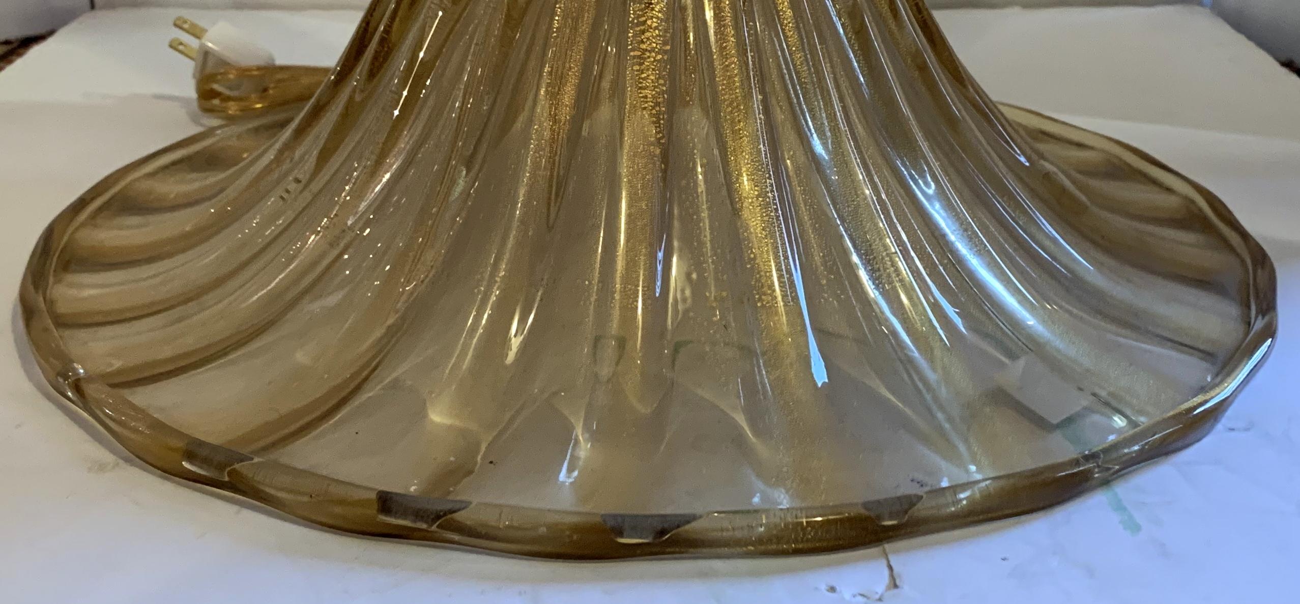 Lampadaire vénitien italien moderne du milieu du siècle dernier en verre de Murano soufflé et bronze doré en vente 1