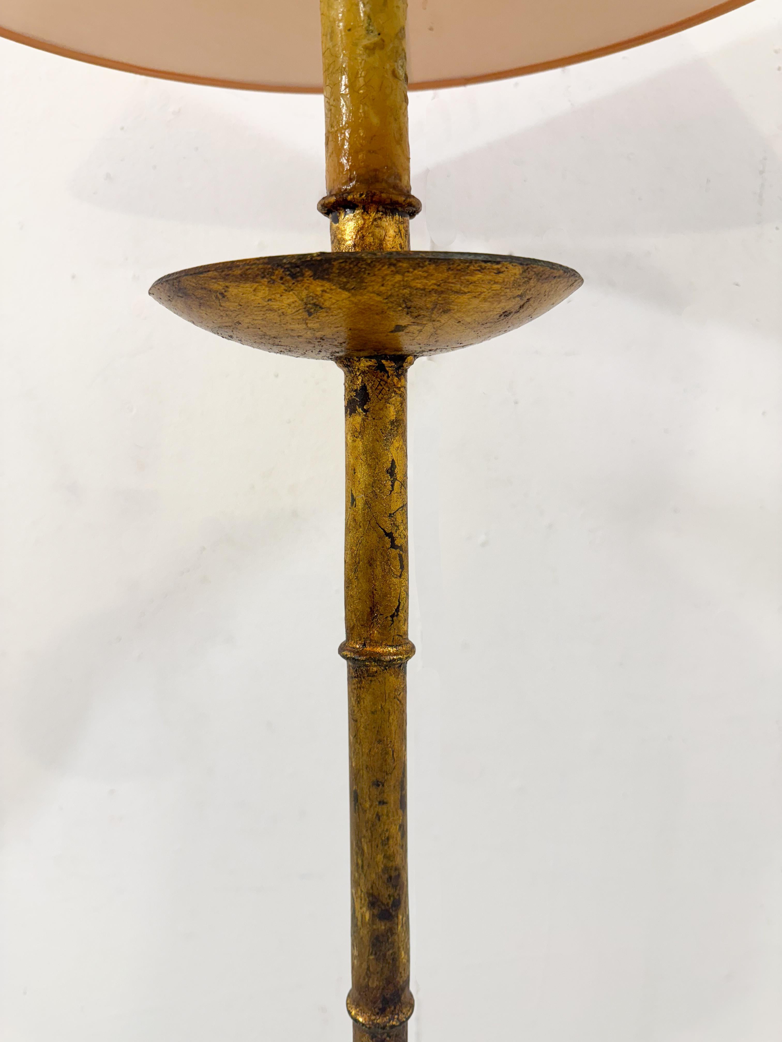 Lampada da terra moderna di metà secolo in metallo dorato e finto bambù, nello stile di Maison Bag In condizioni buone in vendita a Brussels, BE