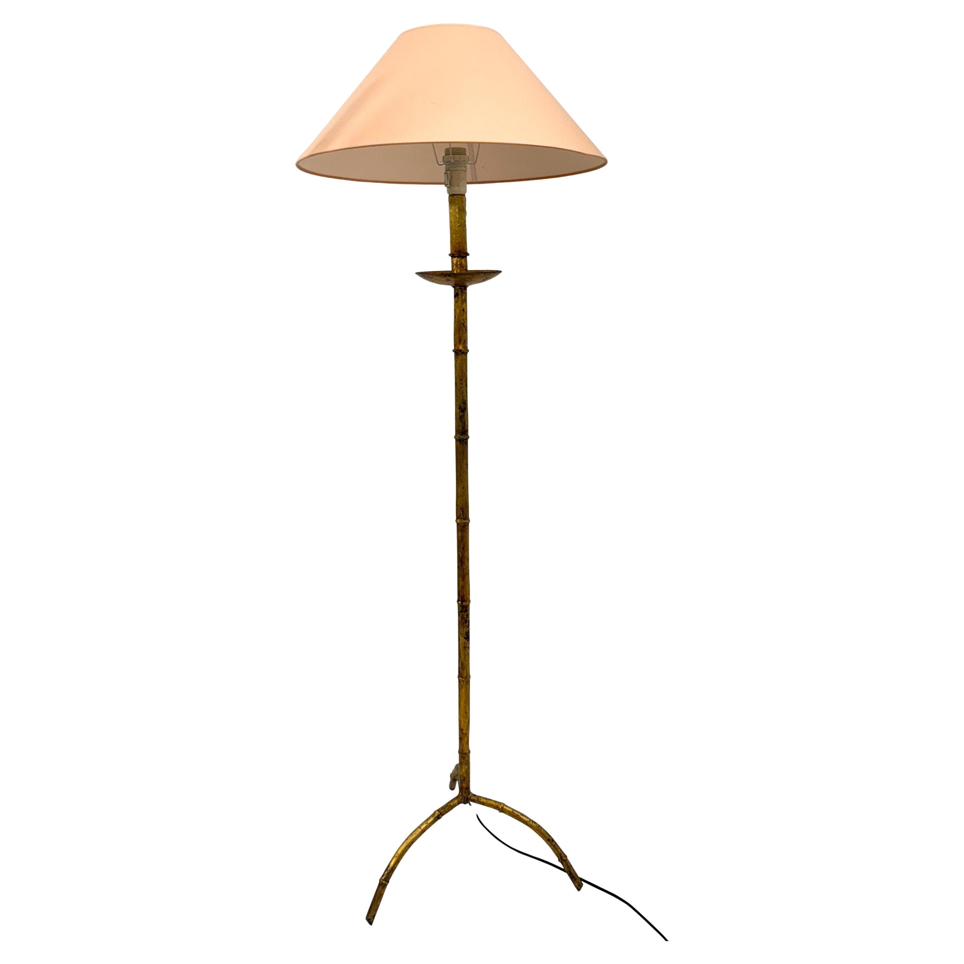 Lampadaire moderne du milieu du siècle en métal doré et faux bambou, dans le style de Maison Bag