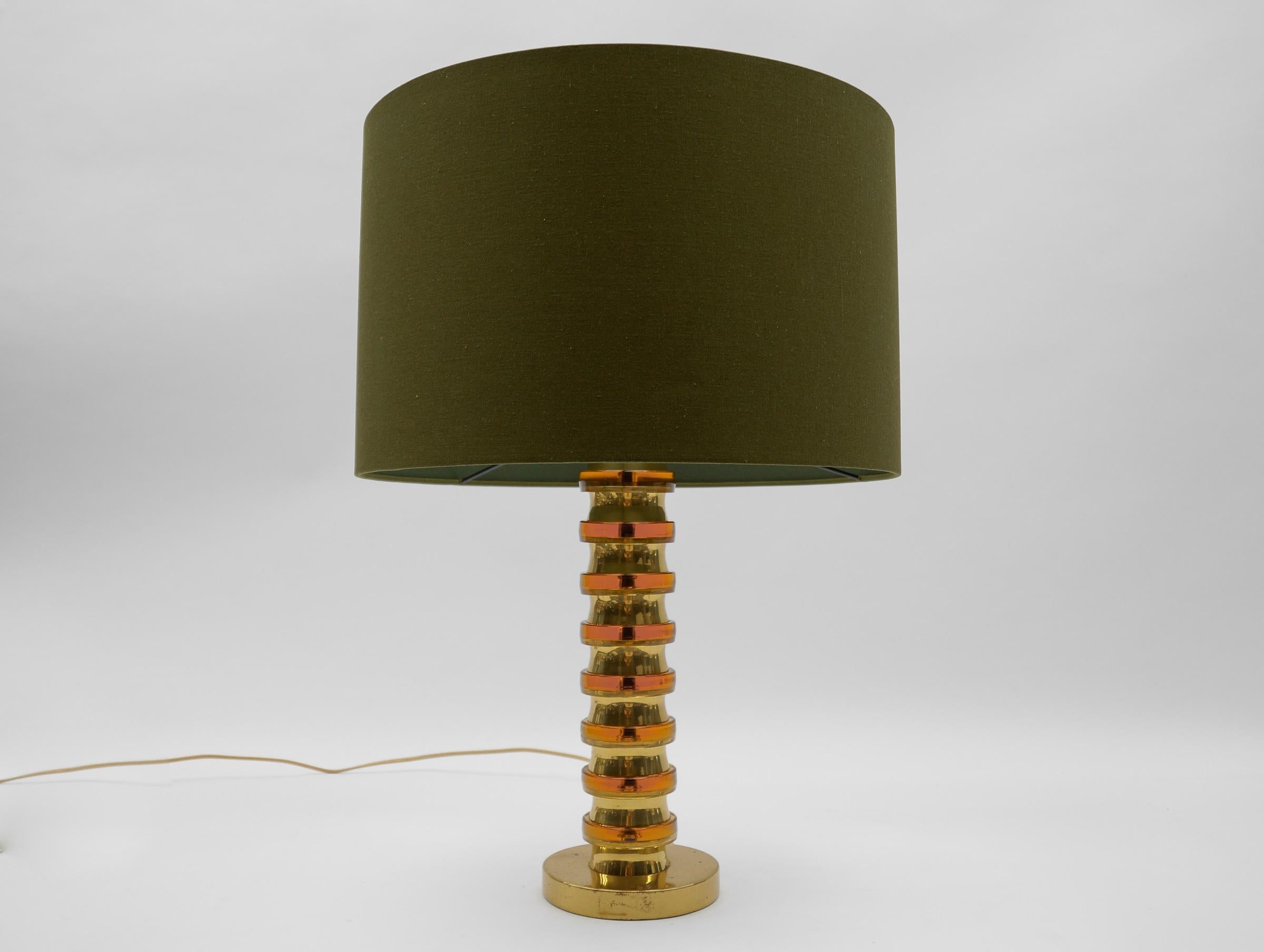 Mid-Century Modern-Tischlampensockel aus Gold mit orangefarbenen Wirbeln, 1960er Jahre, Deutschland

Der Lampenschirm soll veranschaulichen, wie der Lampenfuß mit einem Schirm aussieht. Der Schirm hat einen Durchmesser von 45 cm (17.71 in.) und eine