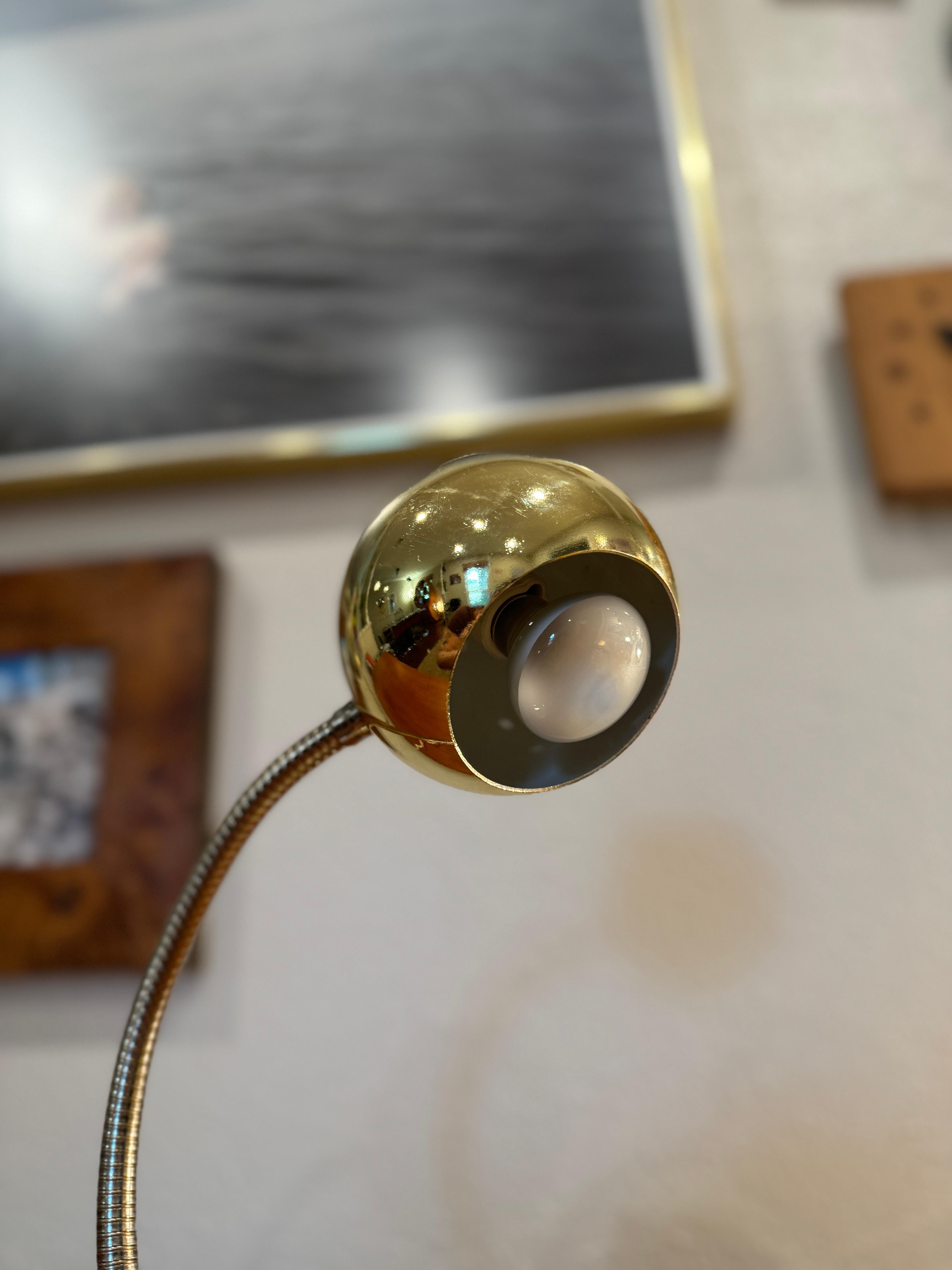 Mid century modern gold orb desk lamp circa 1960s In Good Condition For Sale In Houston, TX