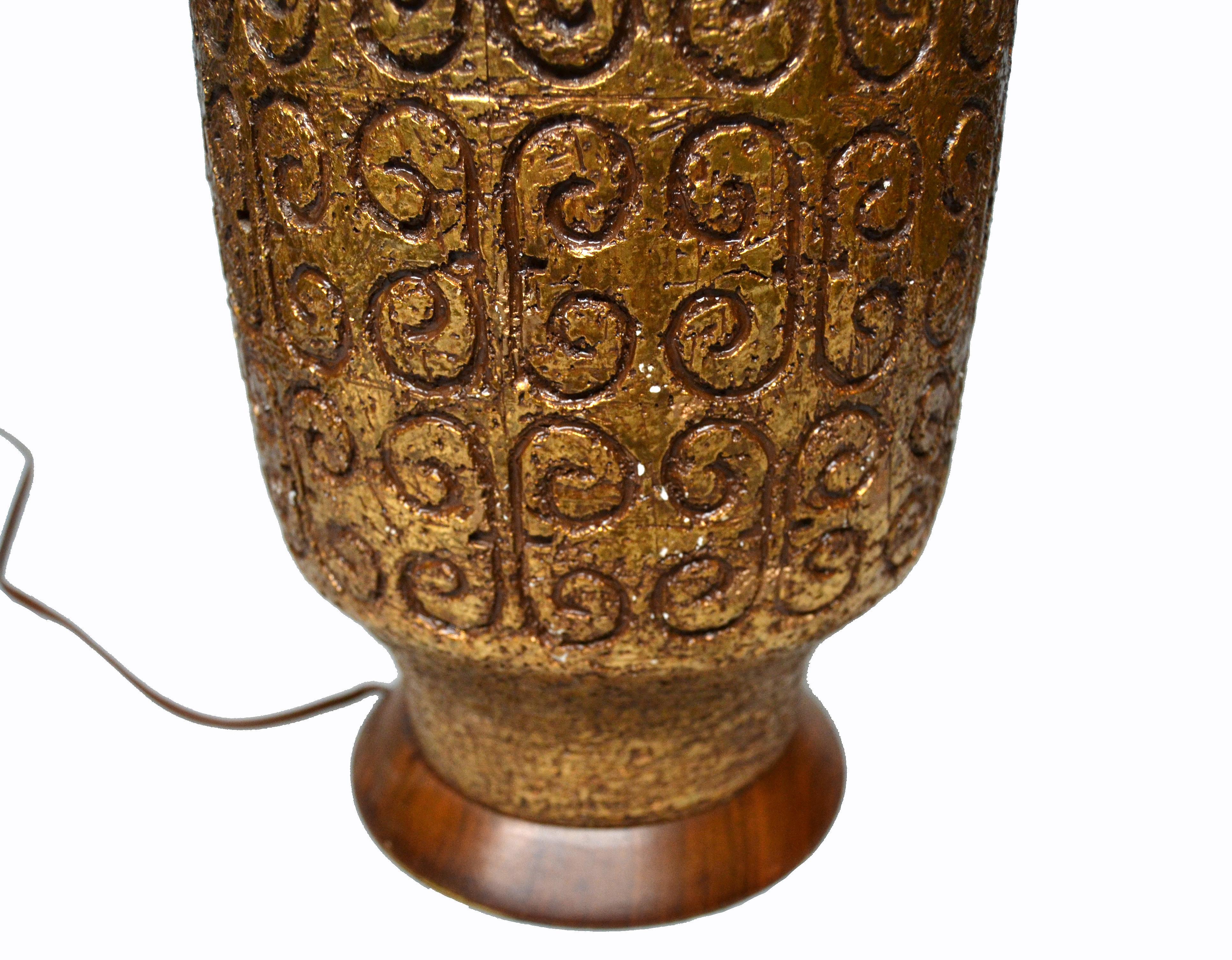 Mid-Century Modern Golden Greek Key Pattern Ceramic Table Lamp Wood Walnut Base  4
