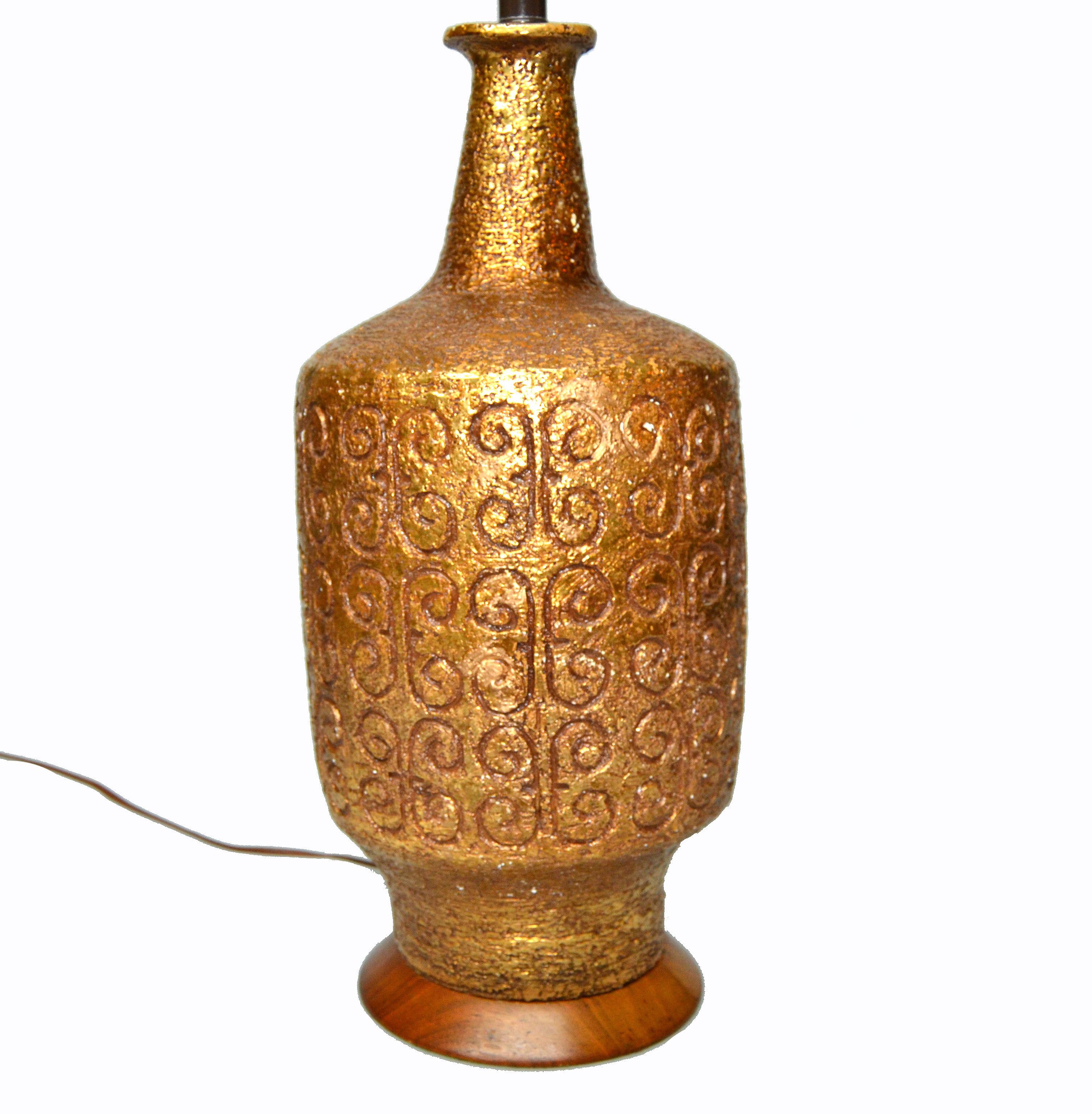 Mid-Century Modern Golden Greek Key Pattern Ceramic Table Lamp Wood Walnut Base  5