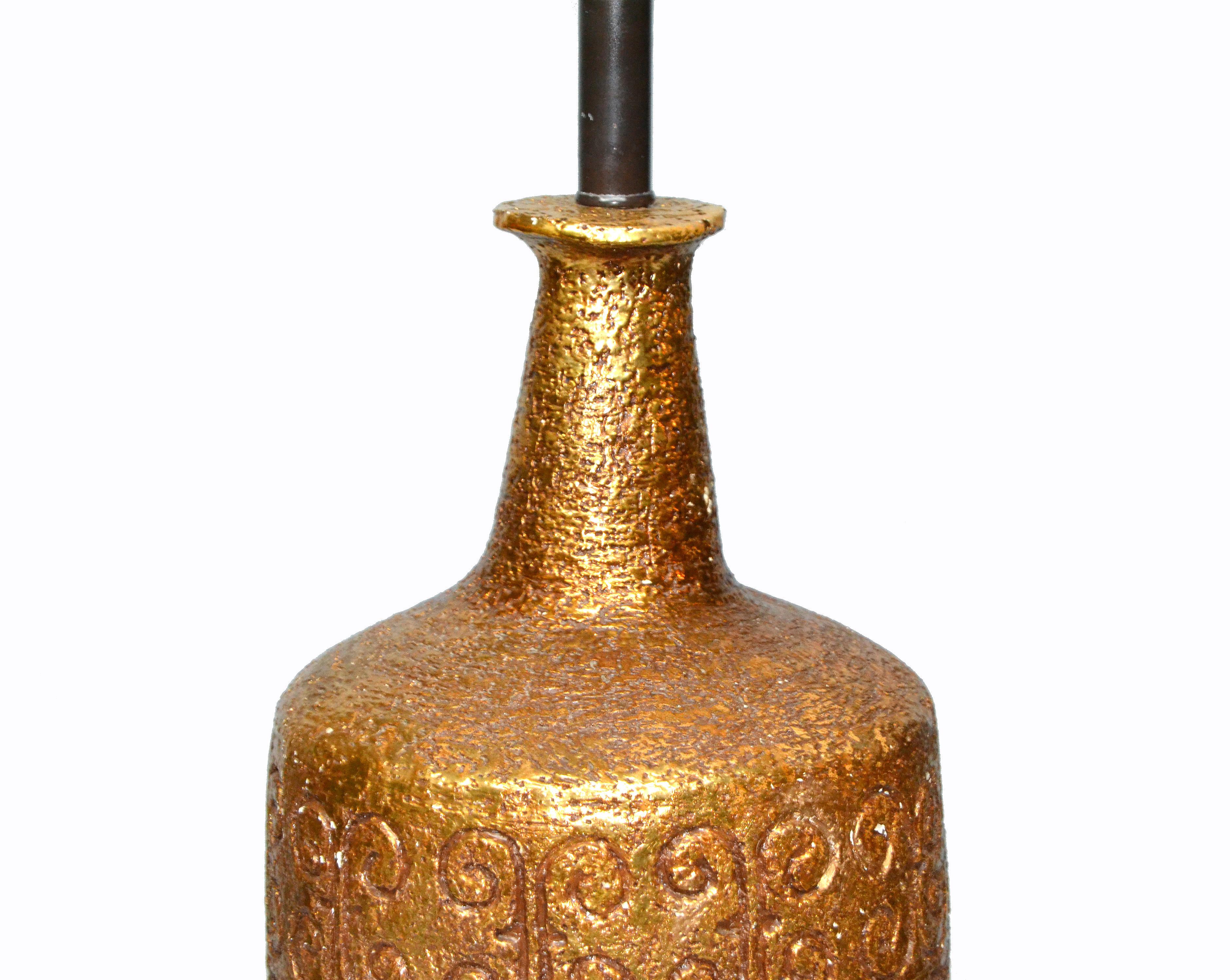 American Mid-Century Modern Golden Greek Key Pattern Ceramic Table Lamp Wood Walnut Base 