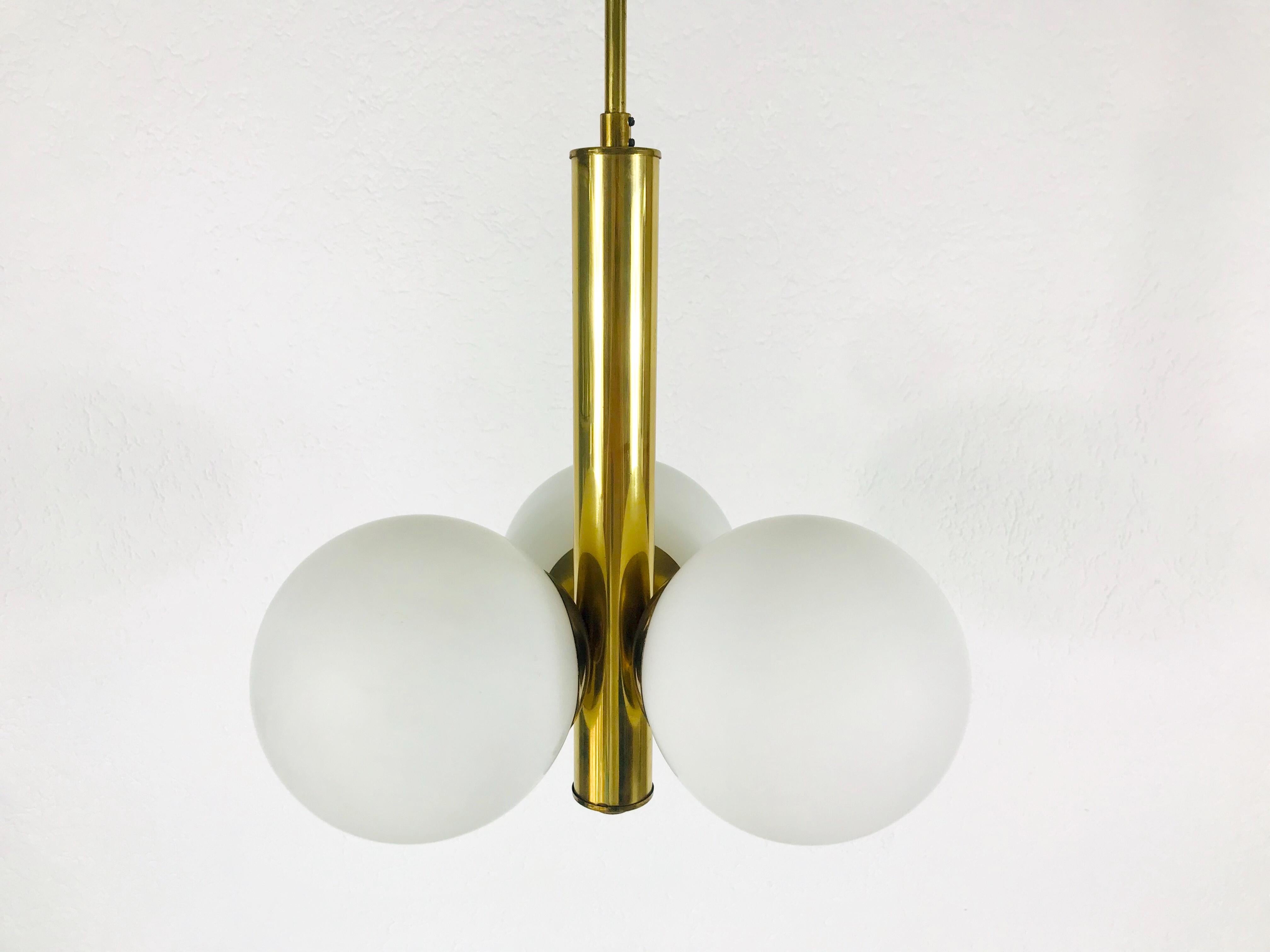 Mid-Century Modern Golden Kaiser 3-Arm Space Age Chandelier, 1960s, Germany In Good Condition For Sale In Hagenbach, DE